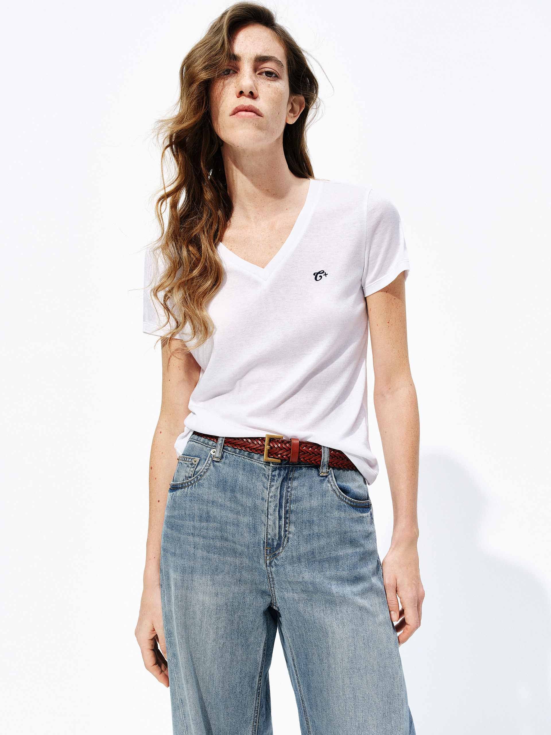 Comfy Fitted V-Neck T-shirt - Image 7