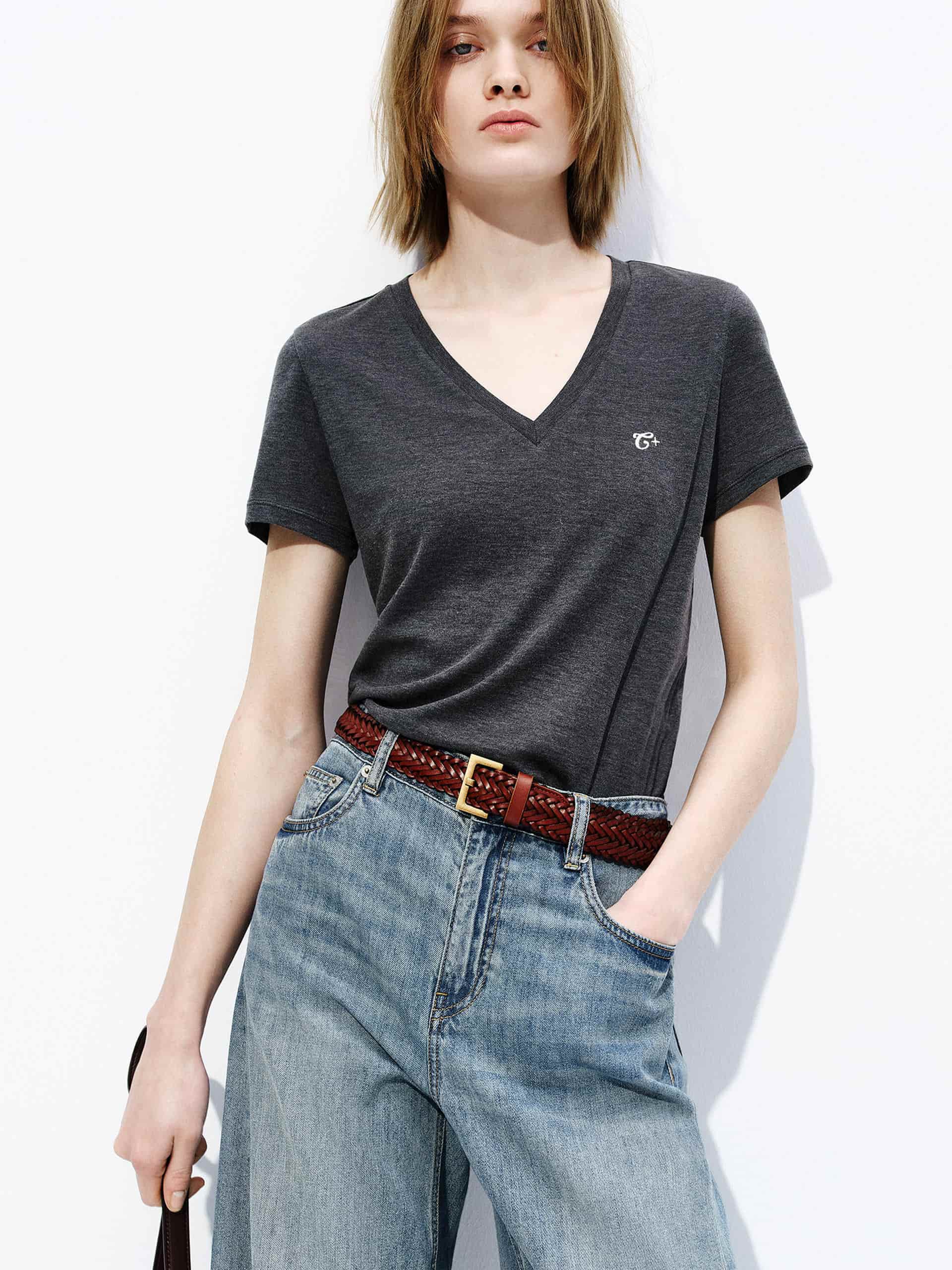 Comfy Fitted V-Neck T-shirt - Image 9