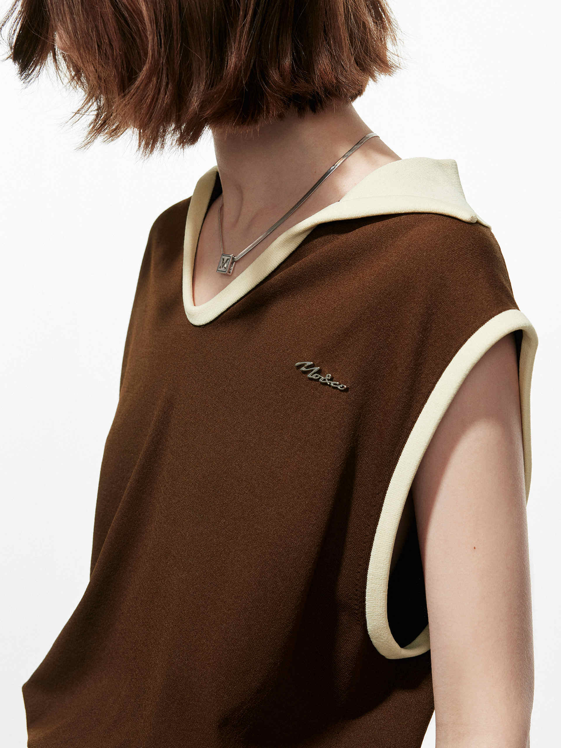 Contrast Collar Sleeveless Top - Image 3