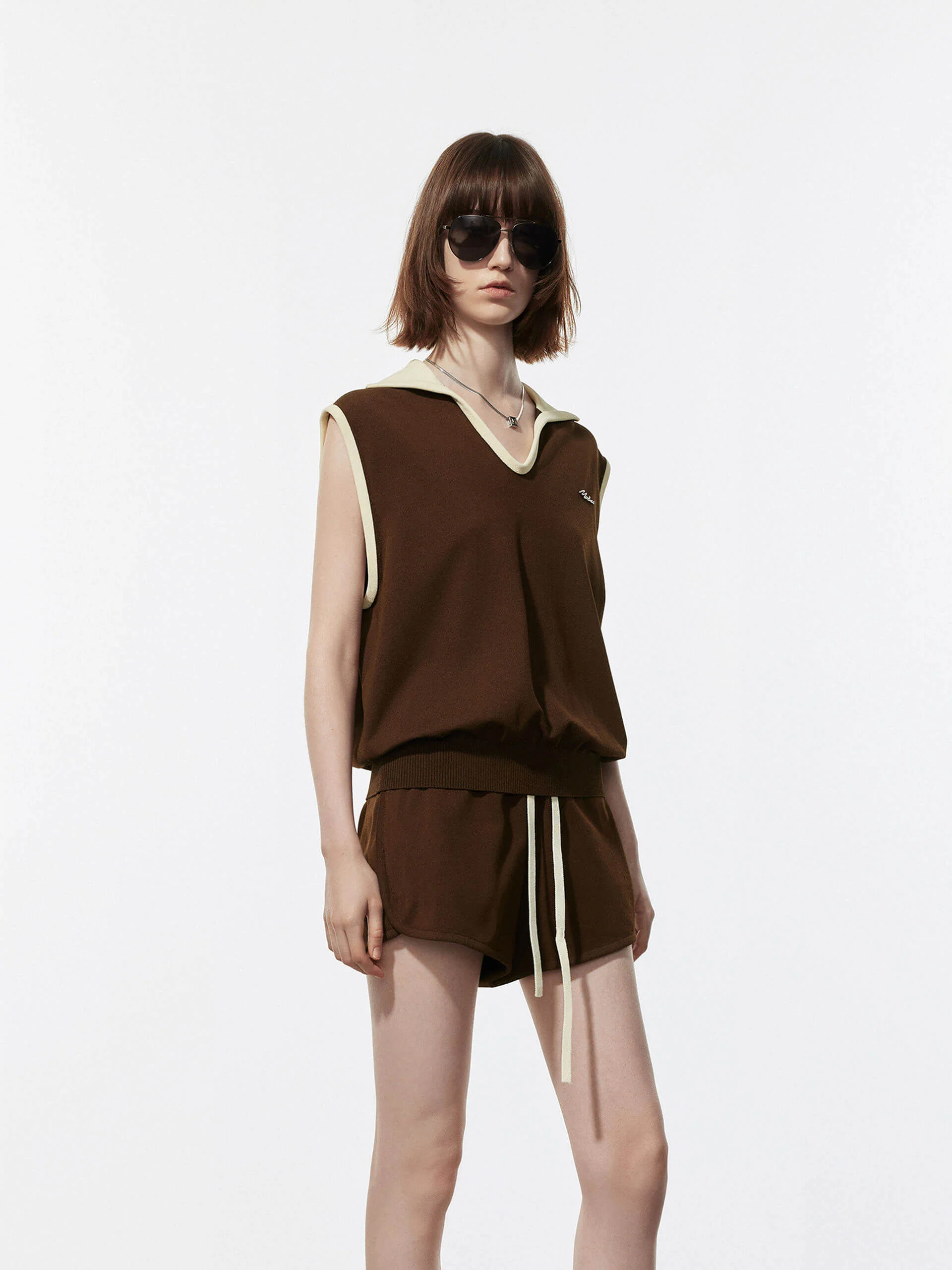Contrast Collar Sleeveless Top - Image 8