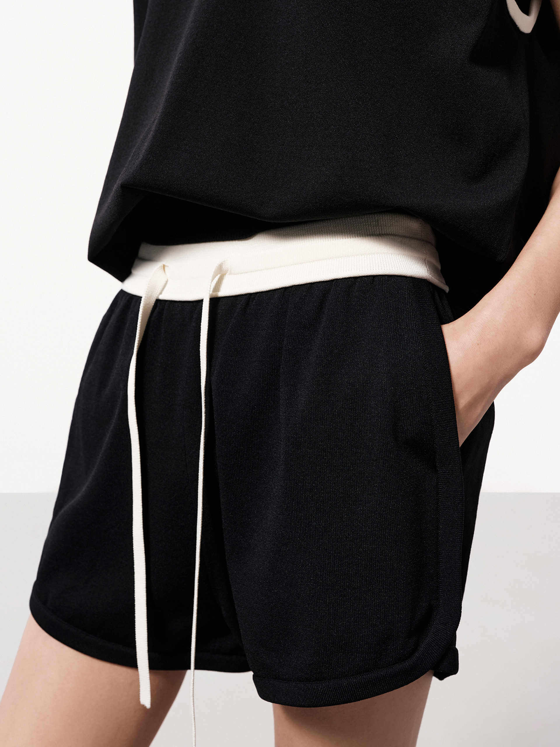 Contrast Detail Sweat Shorts - Image 14