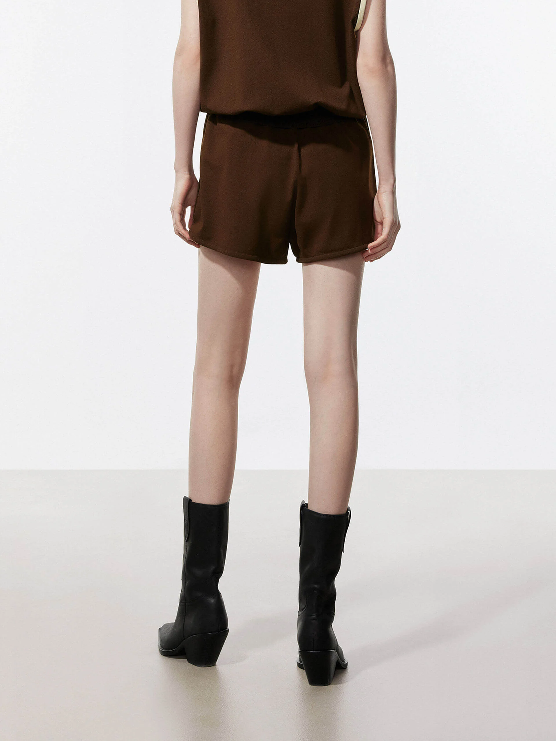 Contrast Detail Sweat Shorts - Image 3