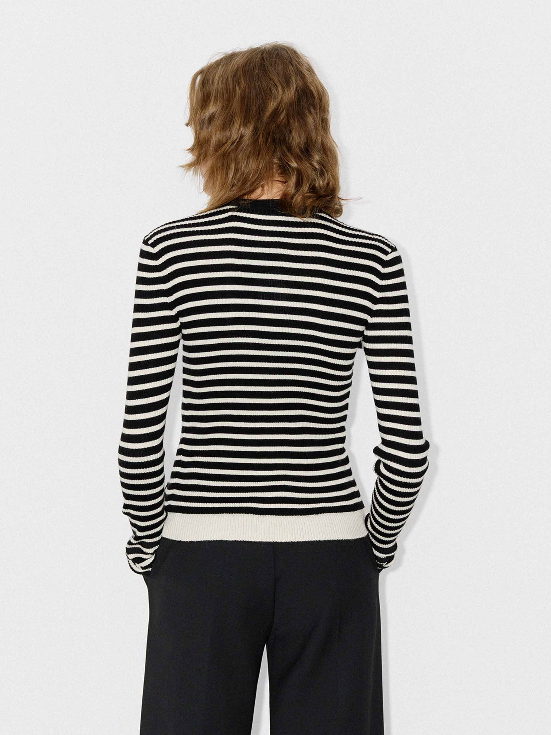Contrast Detail V-neck Cardigan - Image 8