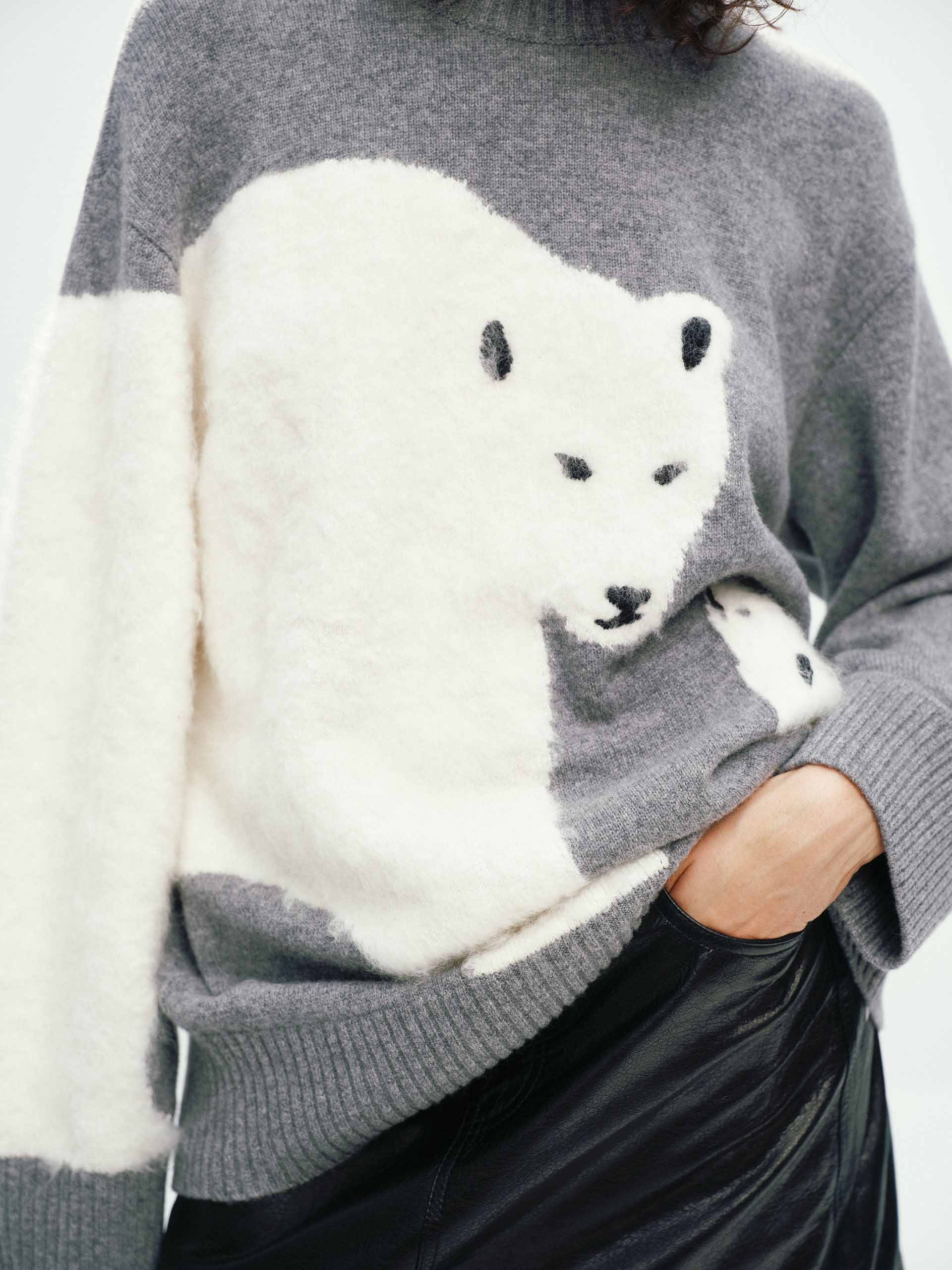 Contrast Polar Bear Pattern Sweater - Image 8