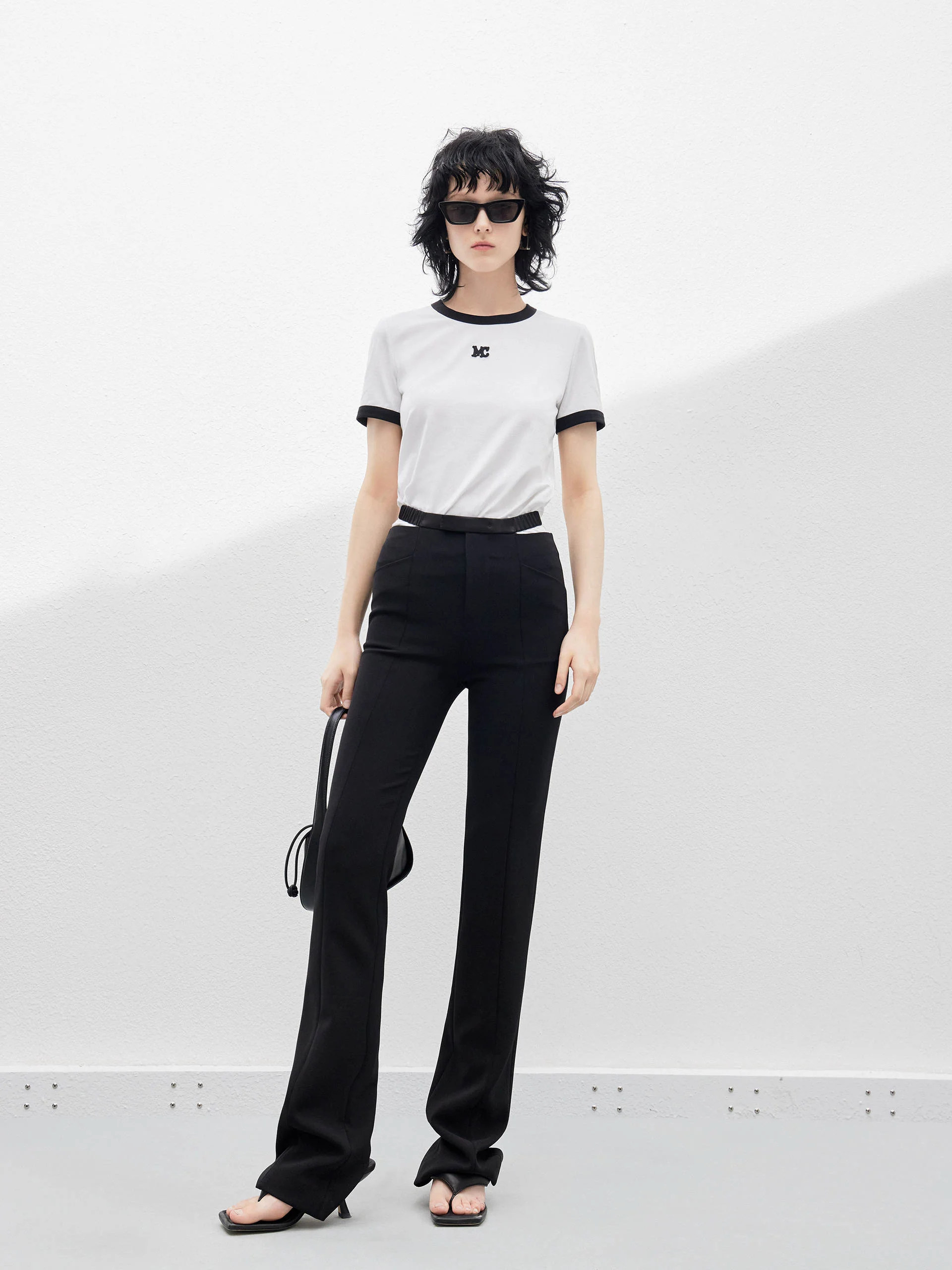 Contrast Round Neck T-shirt - Image 12