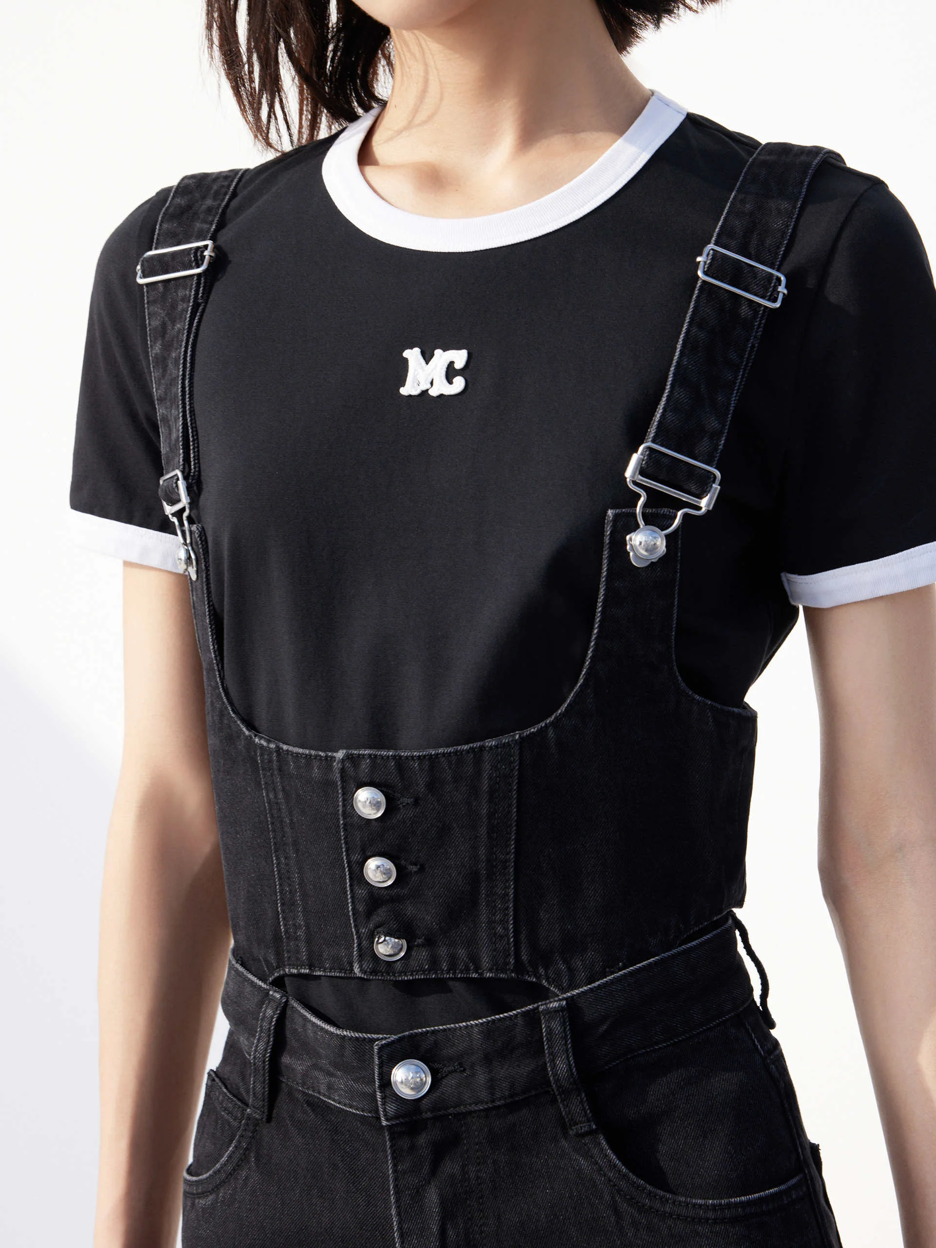 Contrast Round Neck T-shirt - Image 17