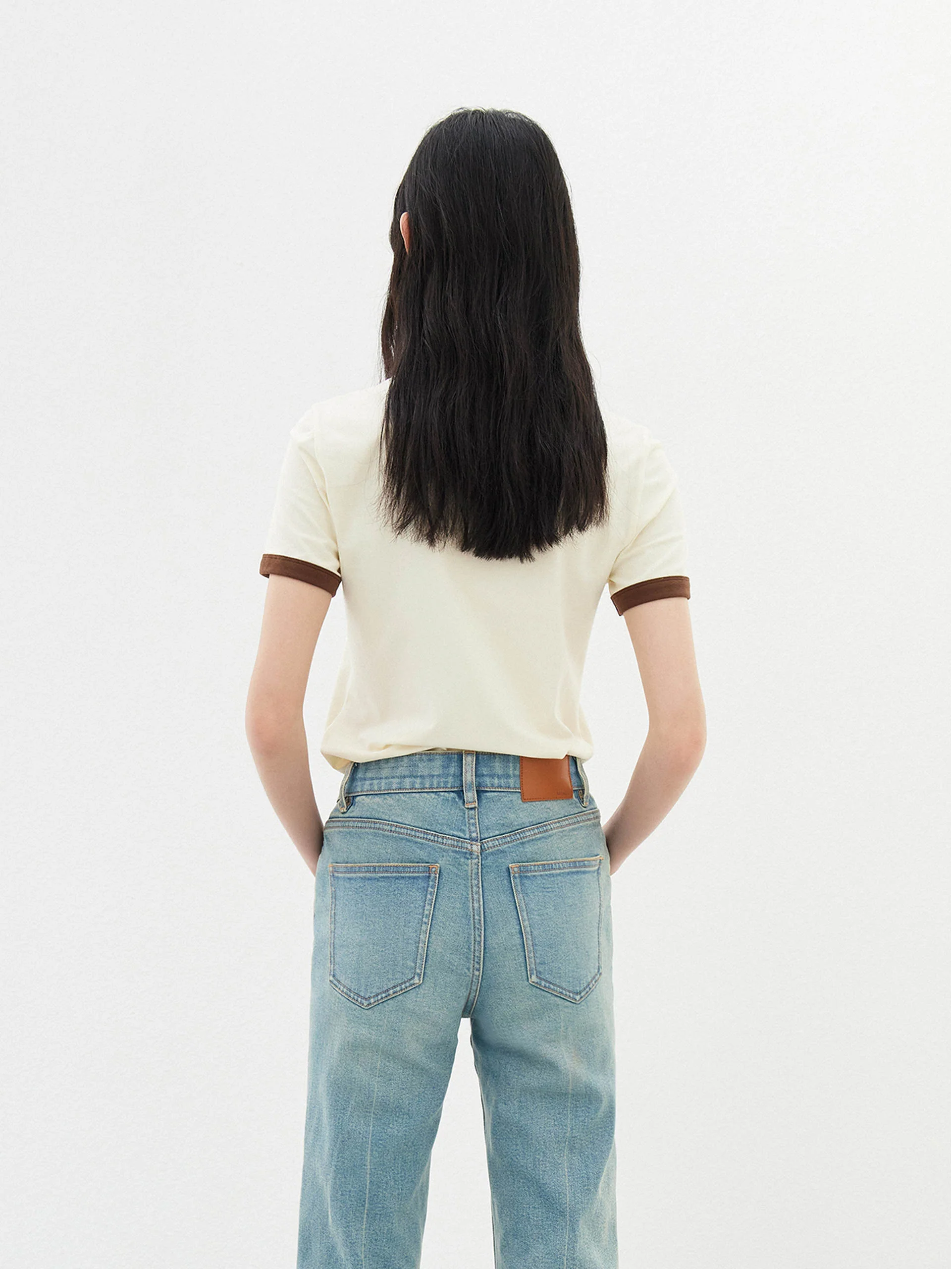 Contrast Round Neck T-shirt - Image 7