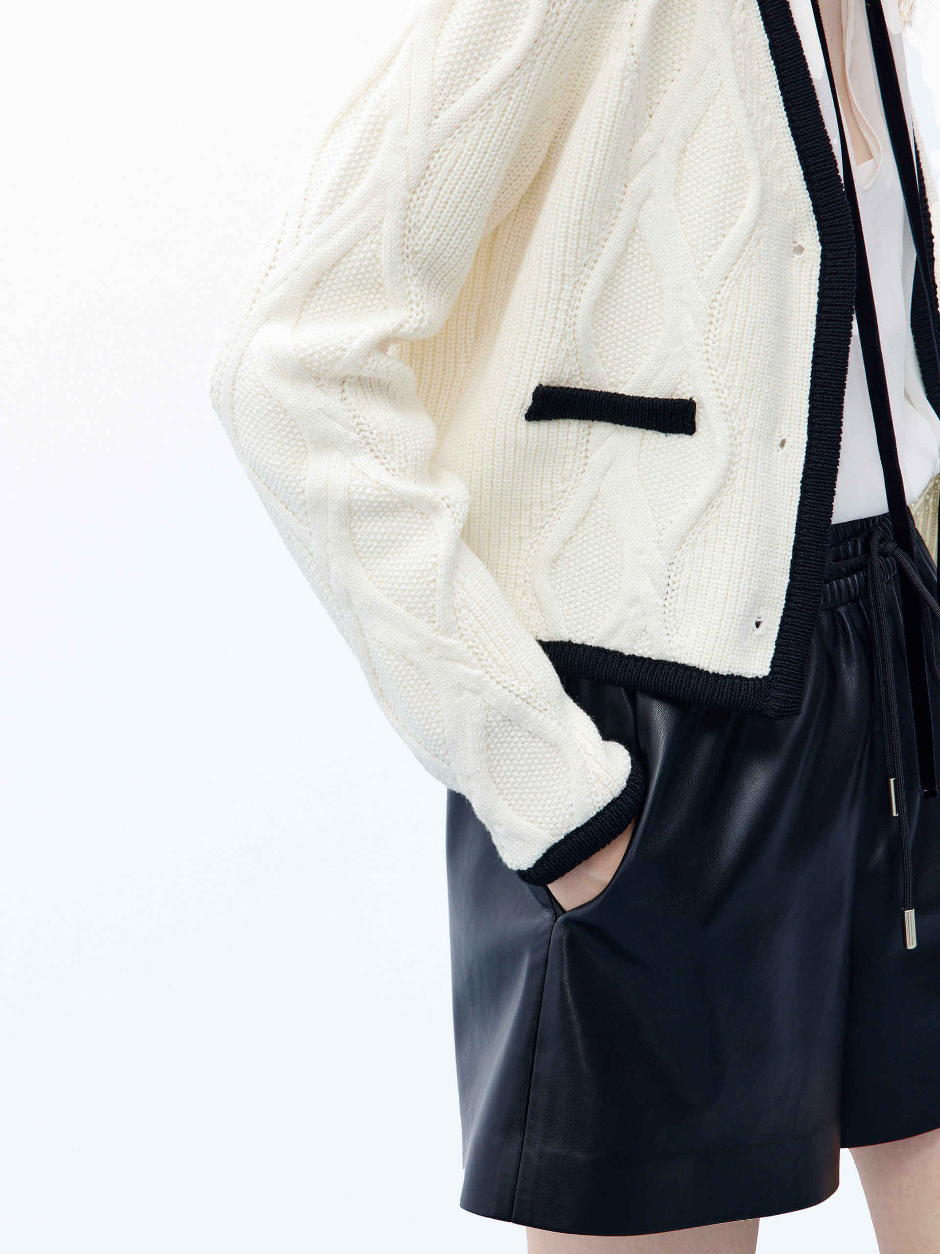 Contrast Trim Cropped Cardigan - Image 5