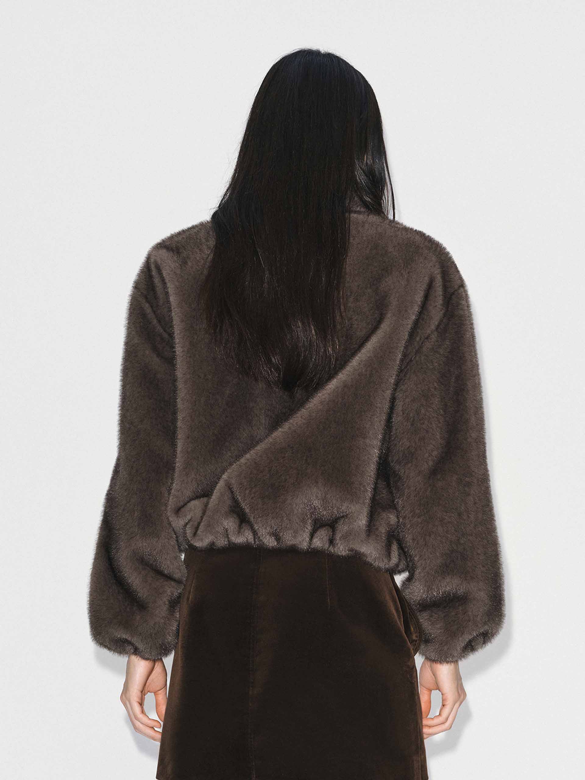 Cropped Fit Faux Fur Coat - Image 11