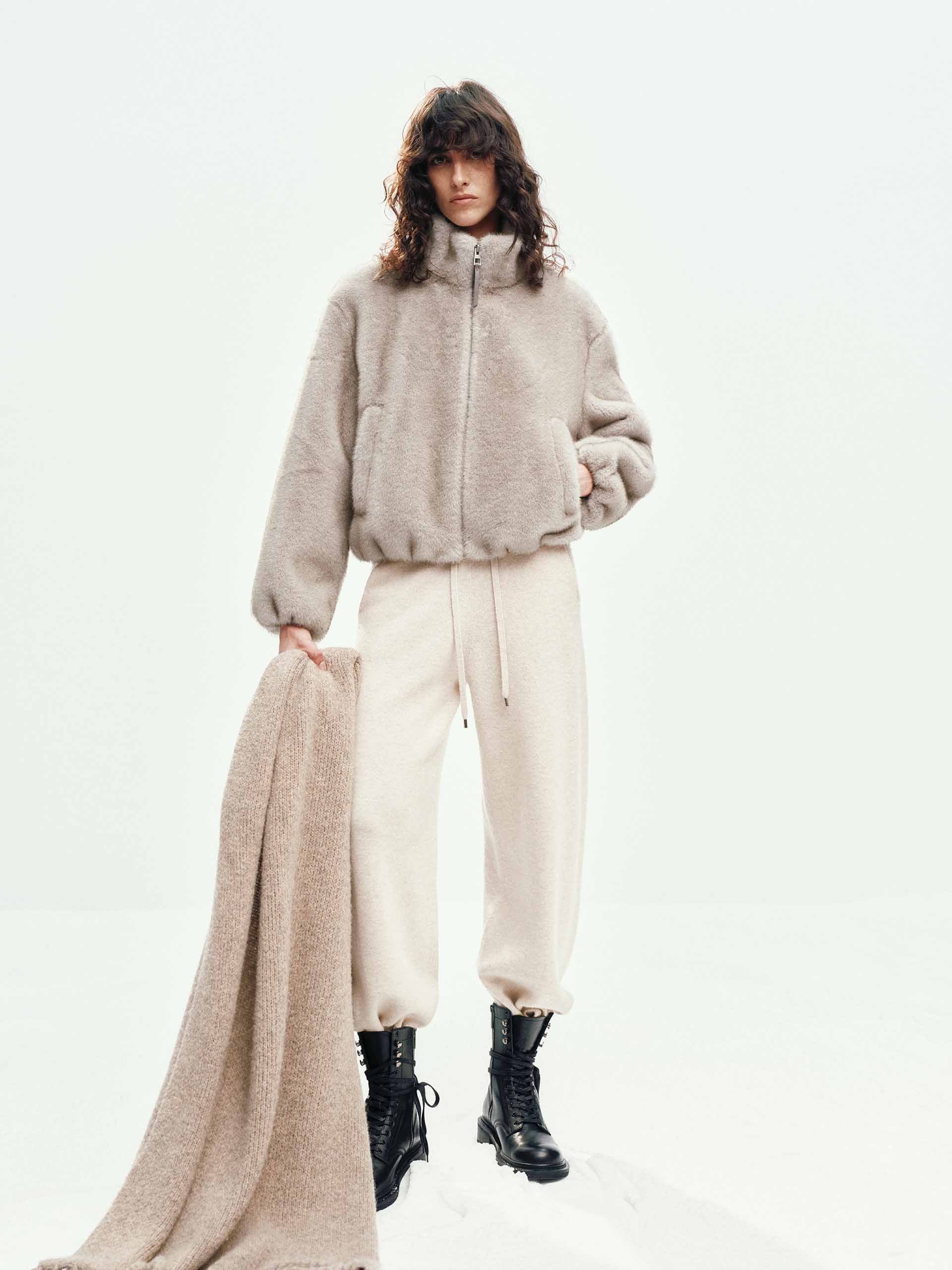 Cropped Fit Faux Fur Coat - Image 2