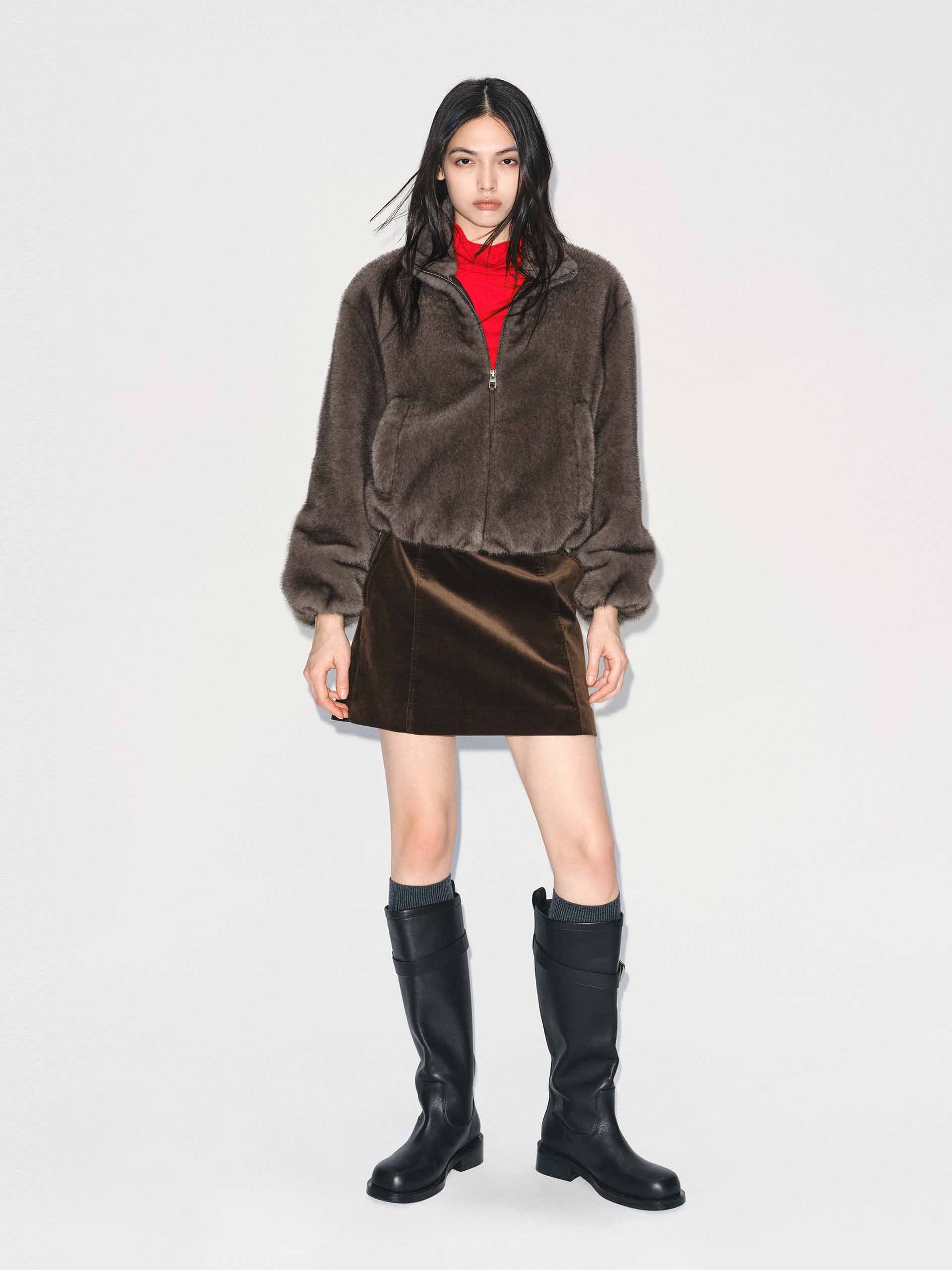 Cropped Fit Faux Fur Coat - Image 9