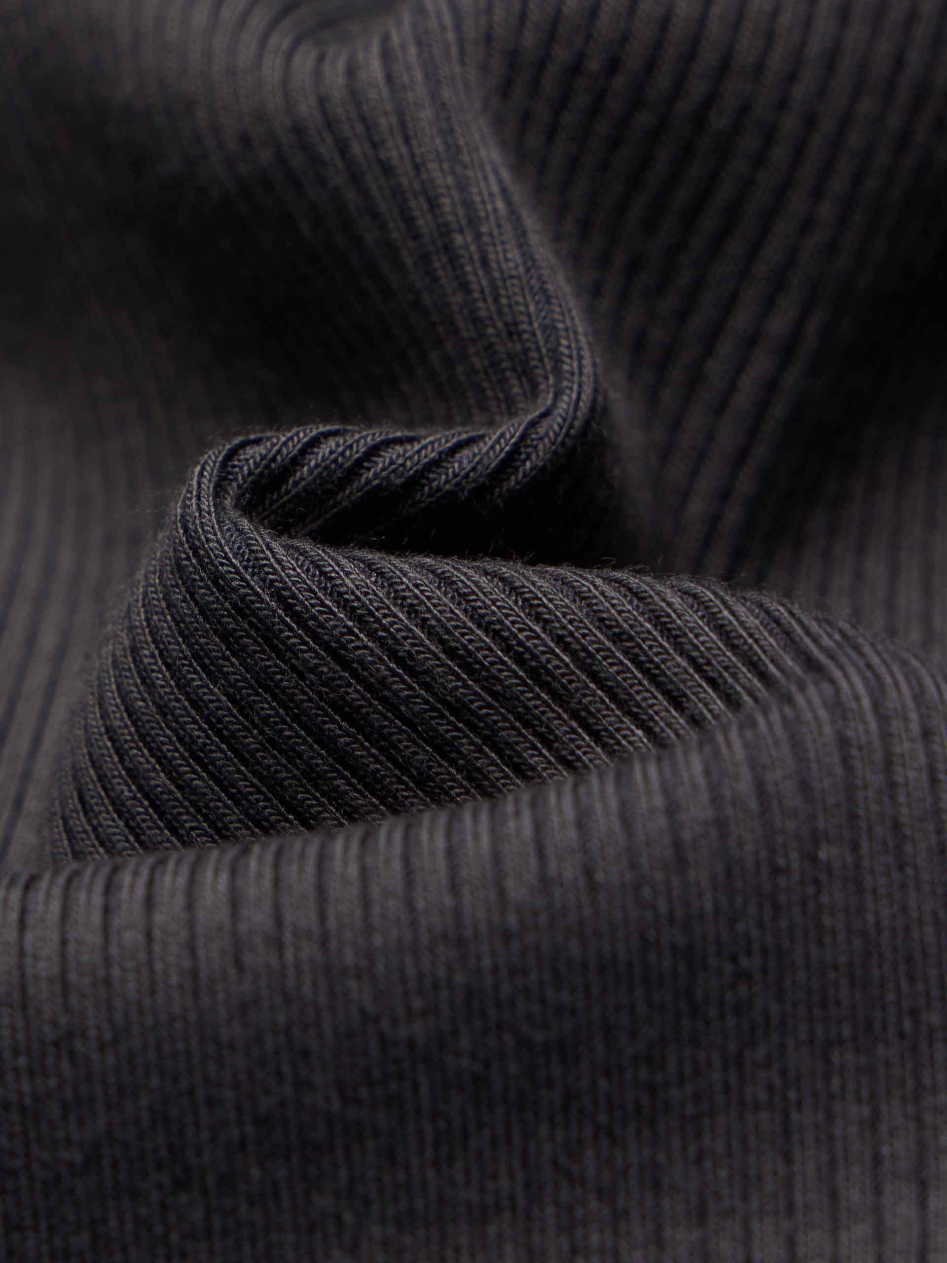 Cropped Knitted Tank Top - Image 12