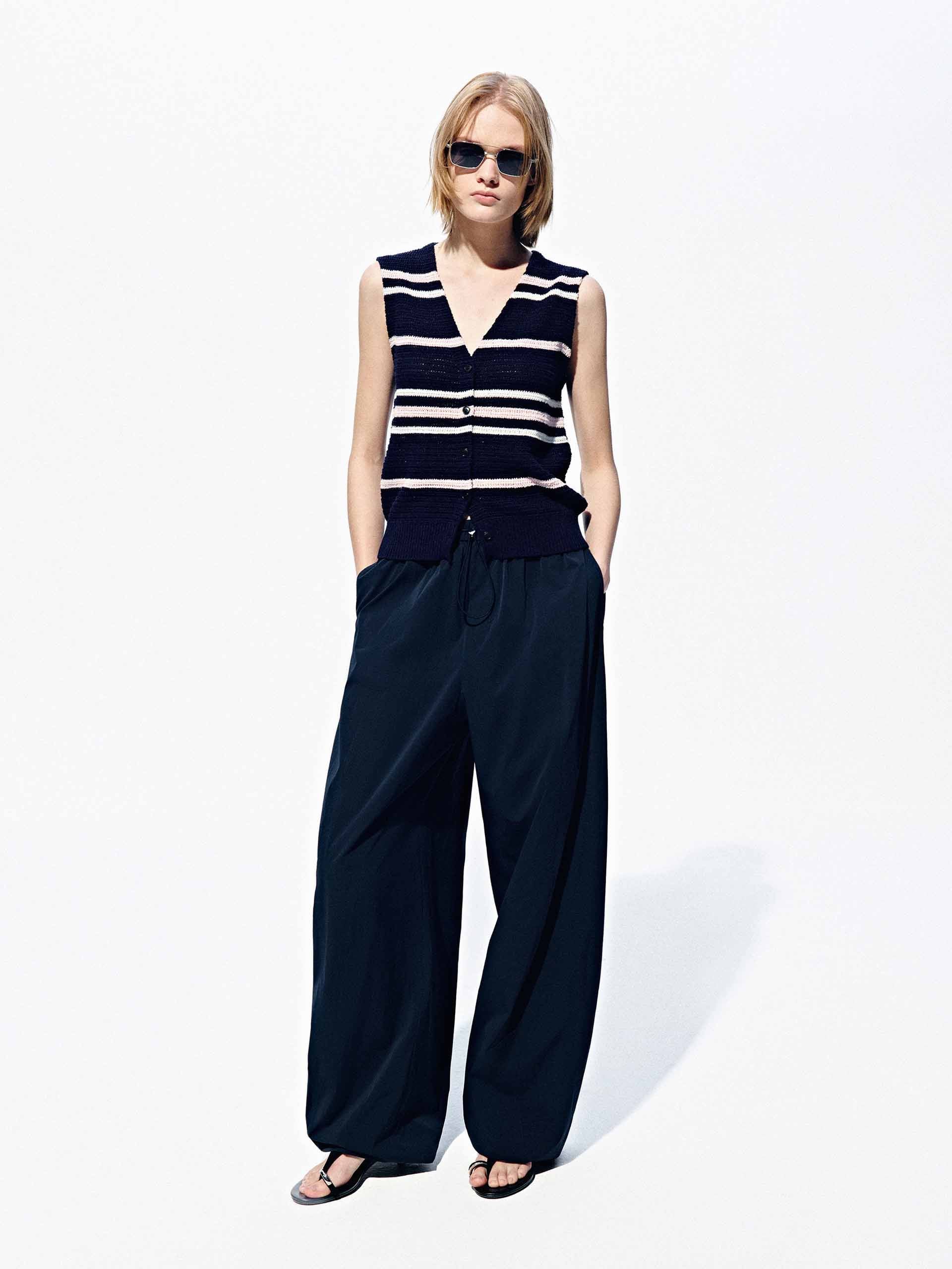 Cropped Striped Knitted Vest - Image 10