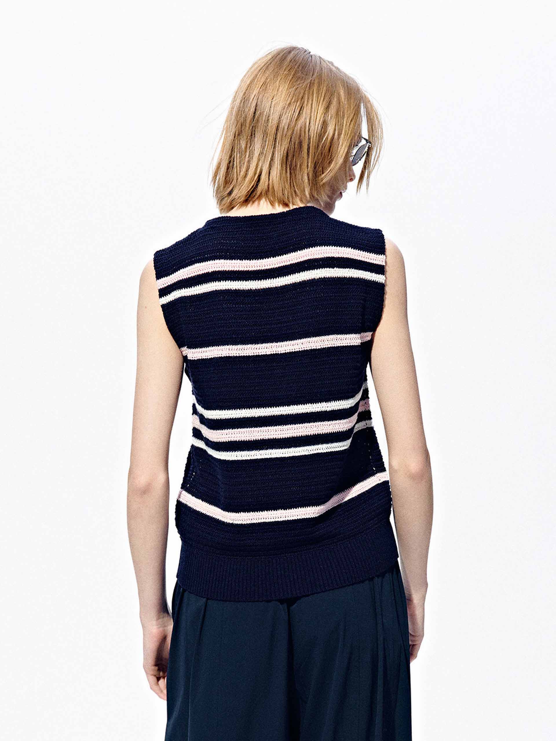 Cropped Striped Knitted Vest - Image 11