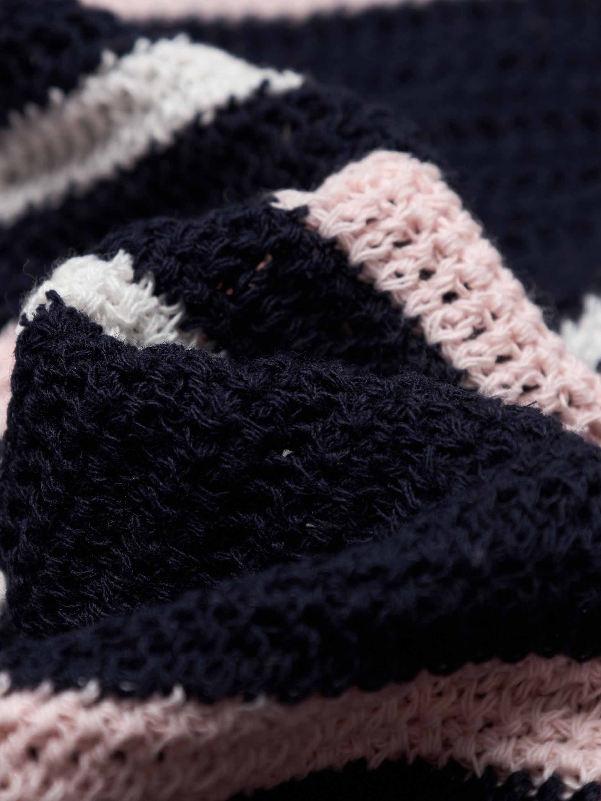 Cropped Striped Knitted Vest - Image 12