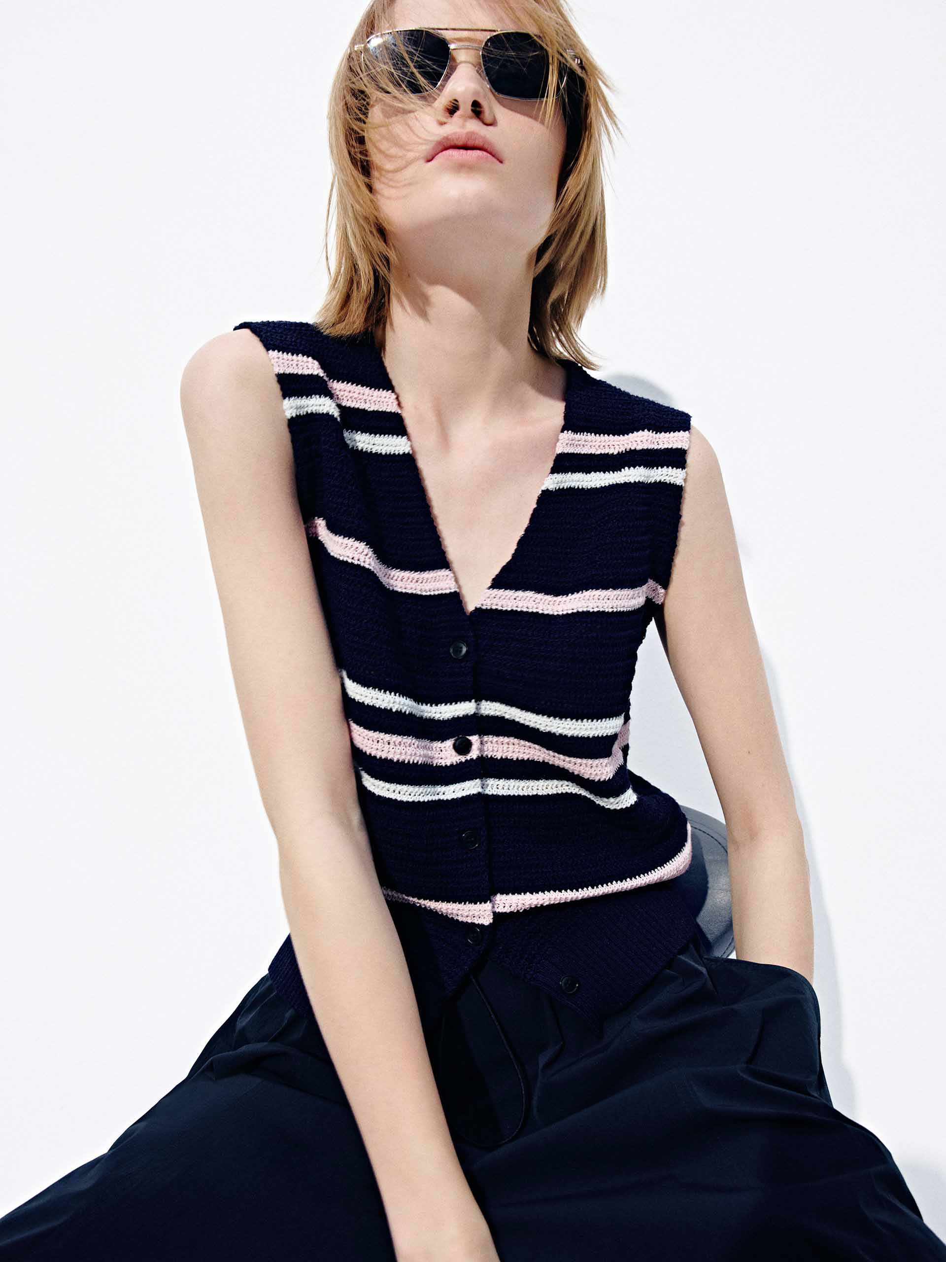 Cropped Striped Knitted Vest - Image 9