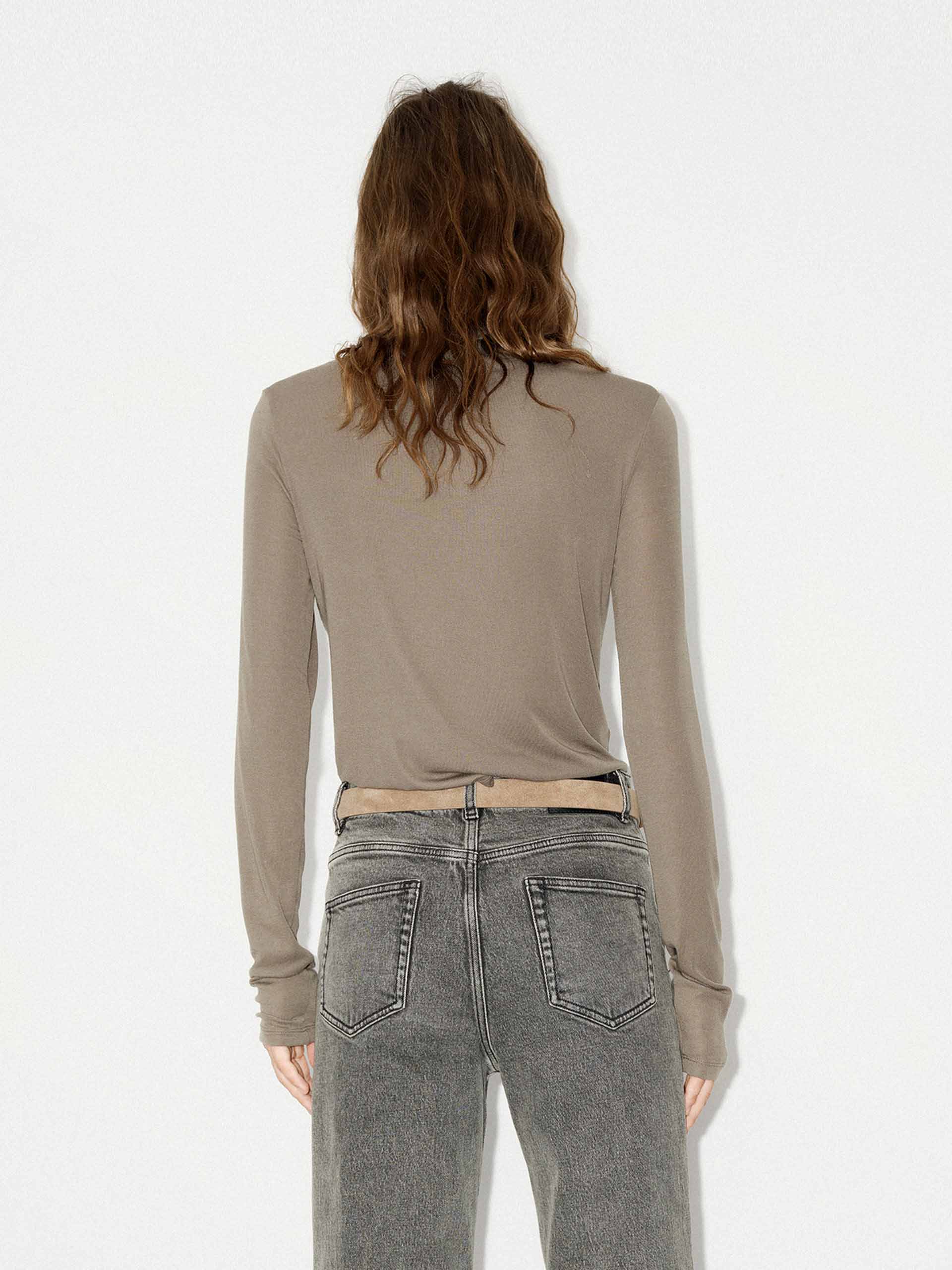 Cutout Detail Fitted Top - Image 3