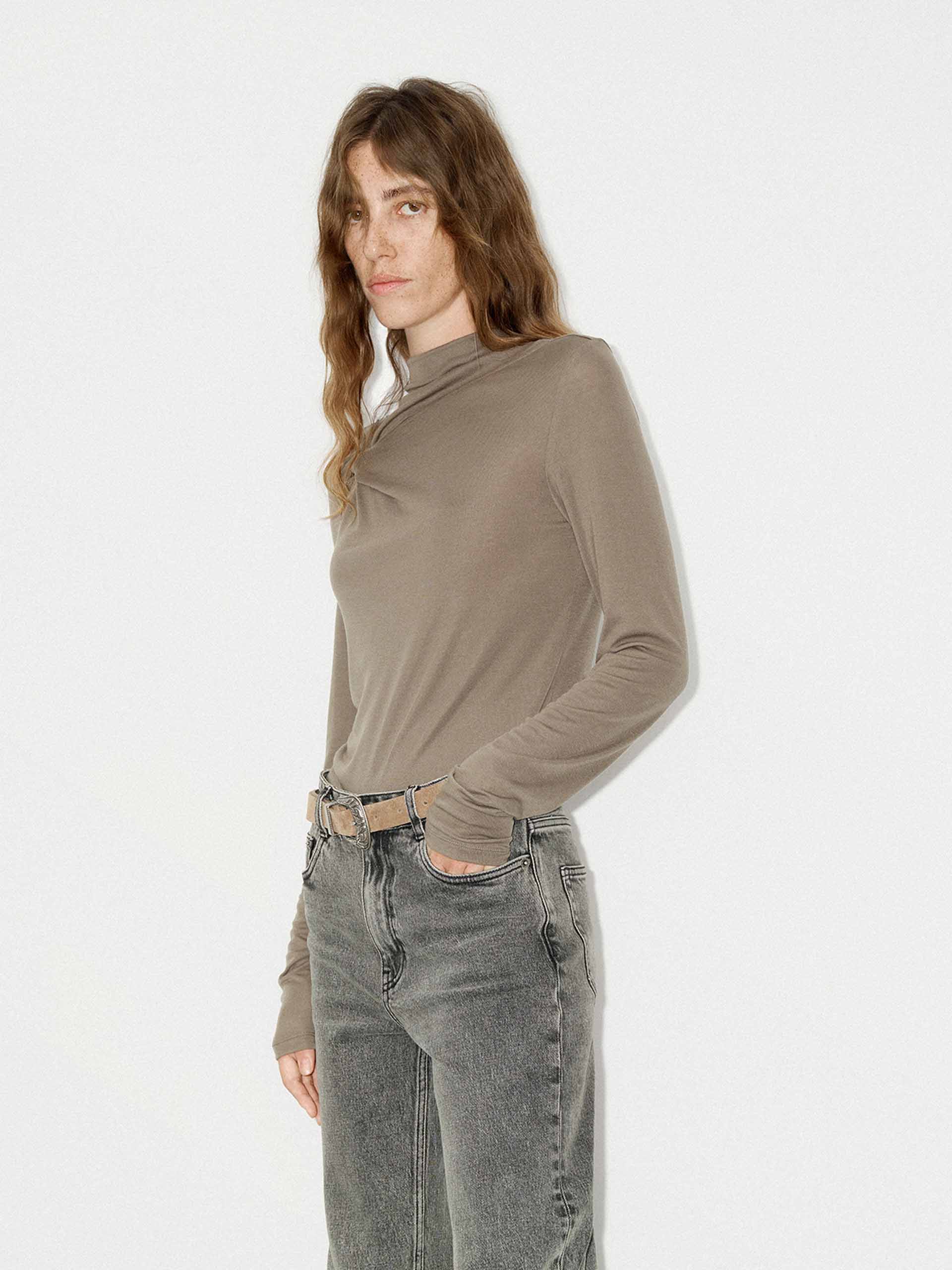Cutout Detail Fitted Top - Image 6