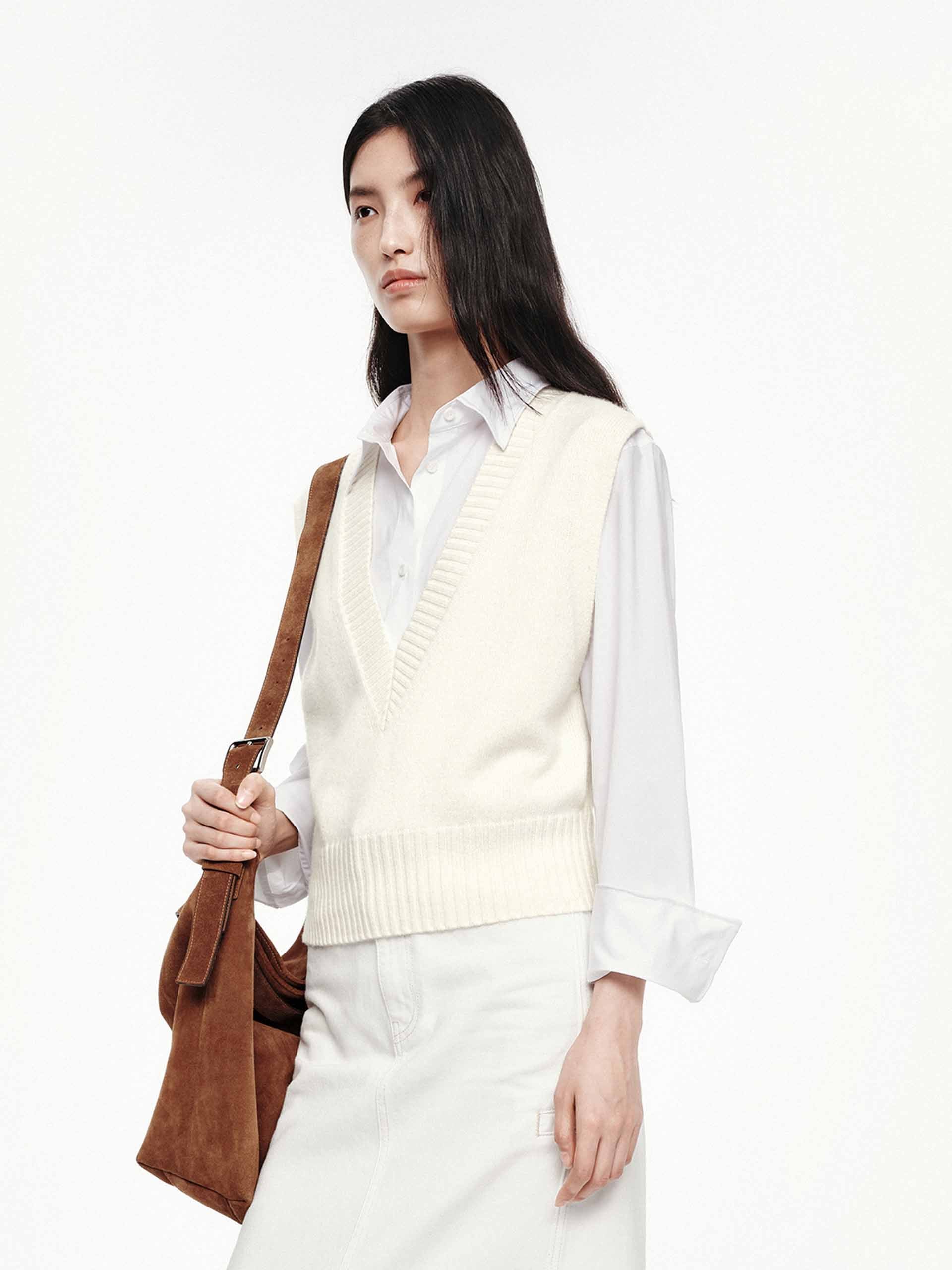 Deep V-neck Knit Vest - Image 11