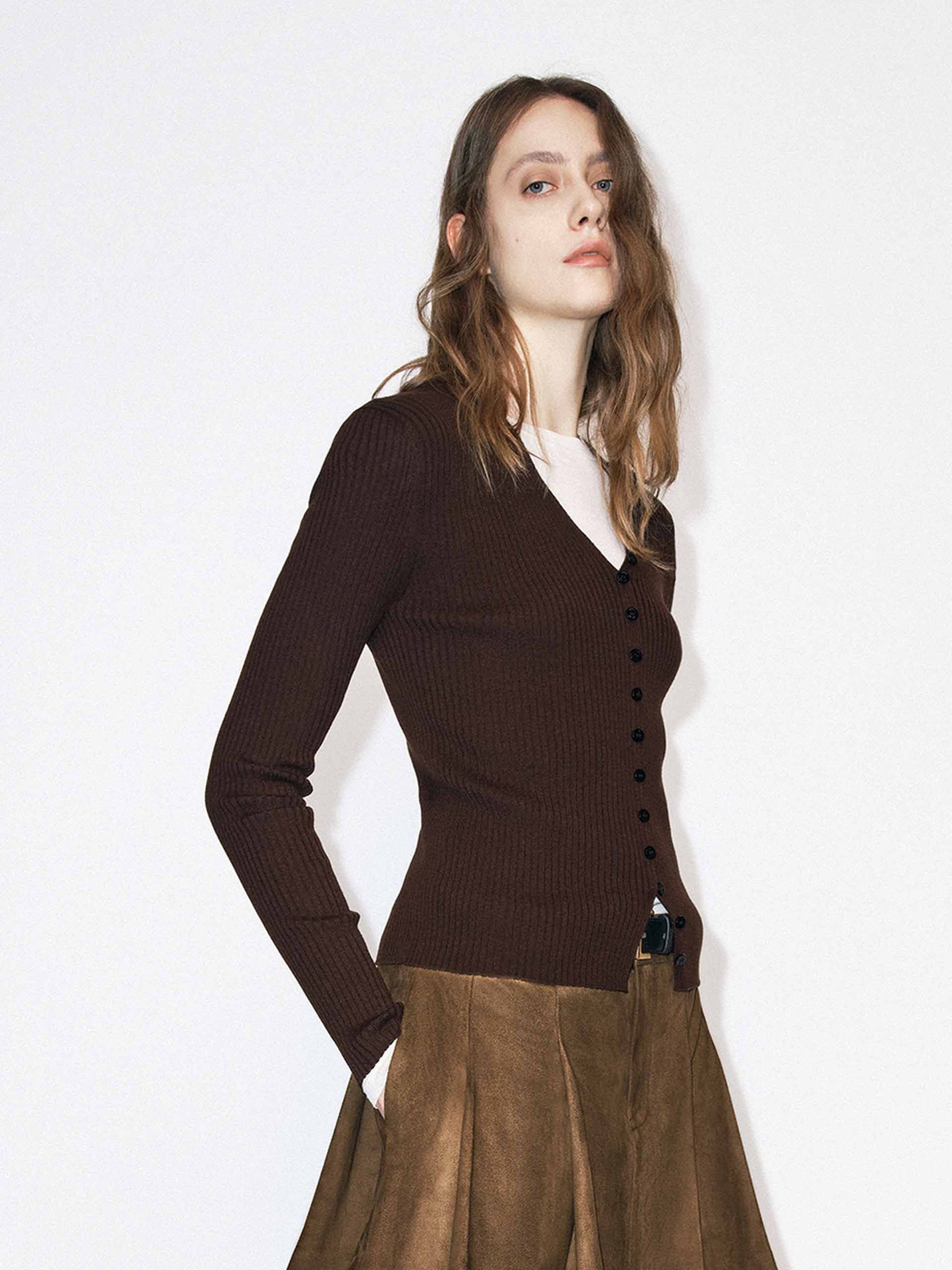 Fitted V-neck Button Cardigan - Image 3