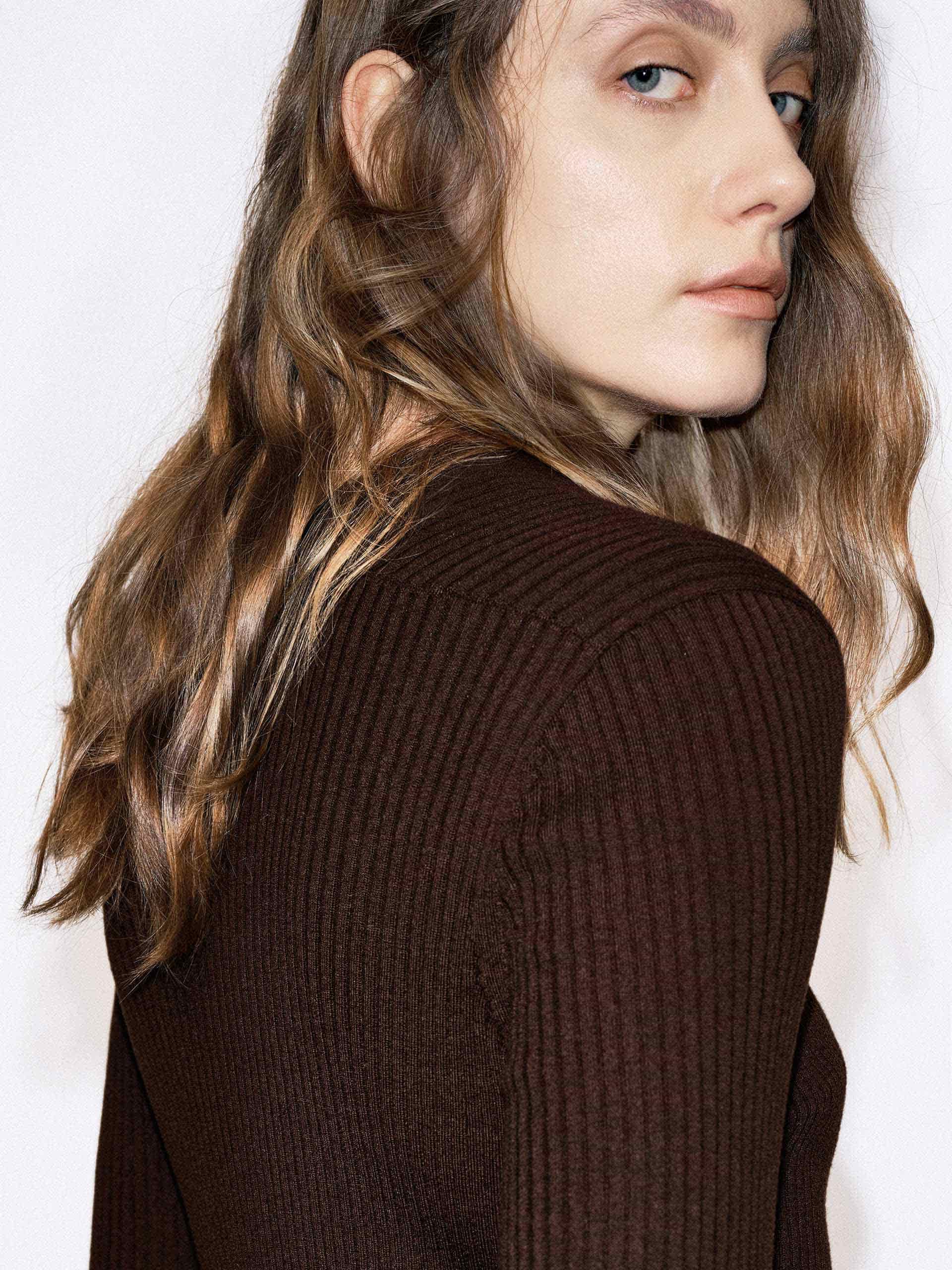 Fitted V-neck Button Cardigan - Image 8