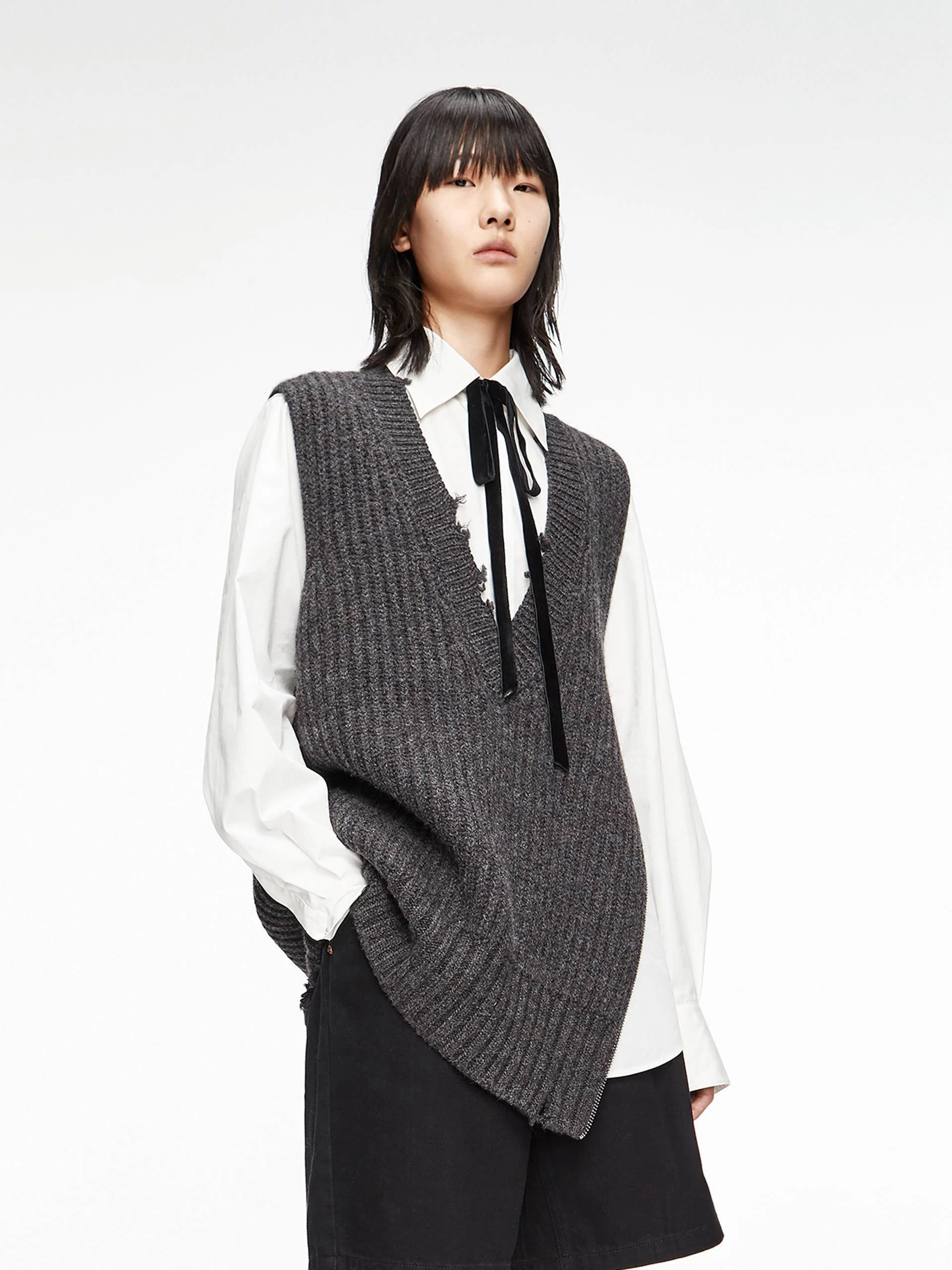 Frayed V-Neck Wool Knit Vest - Image 4