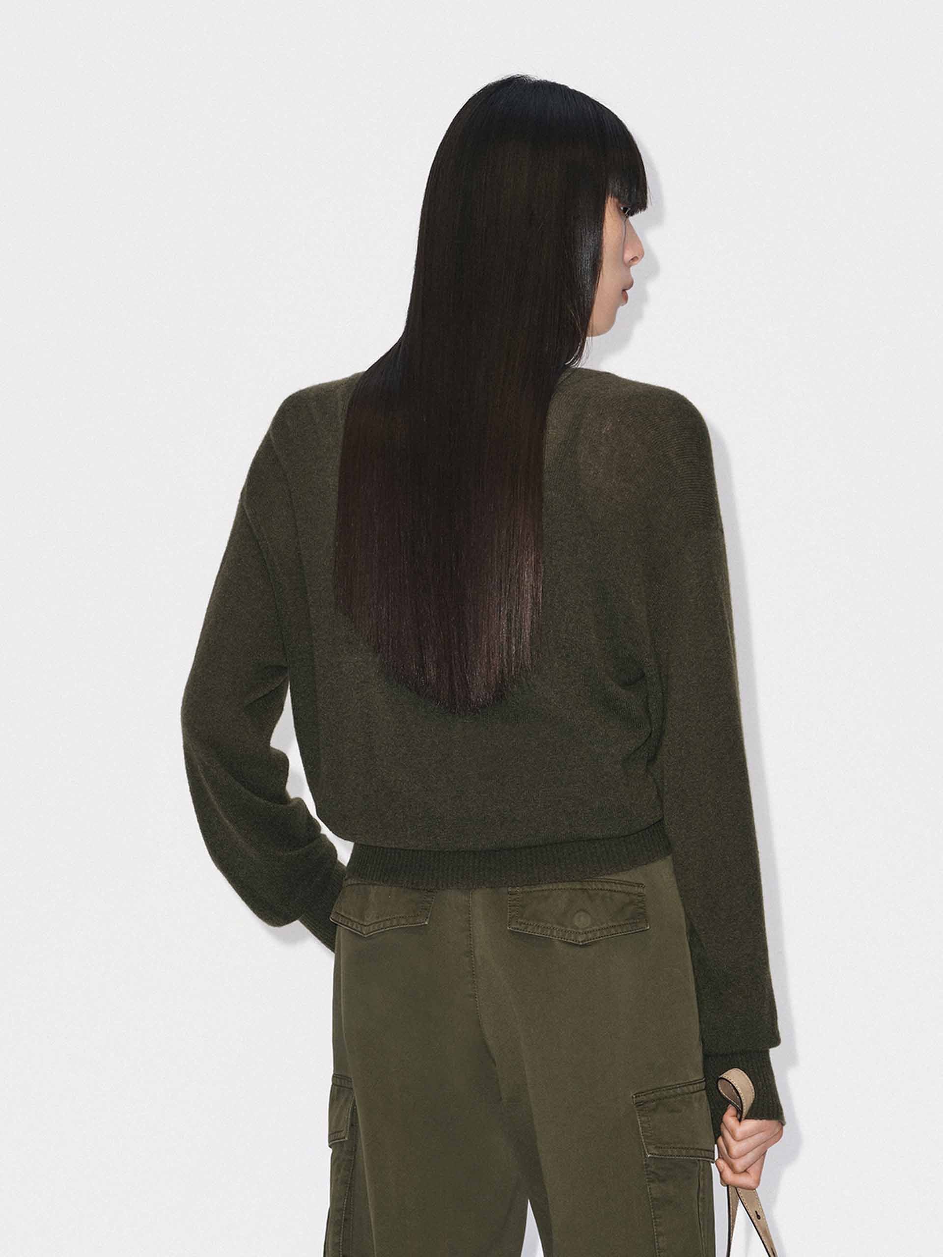 Included Cashmere Cardigan Set - Image 6