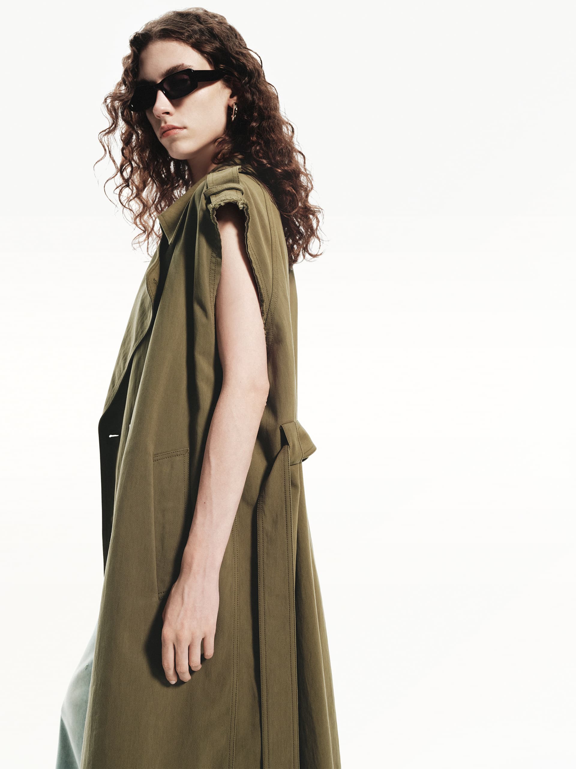 Long Sleeveless Coat - Image 8