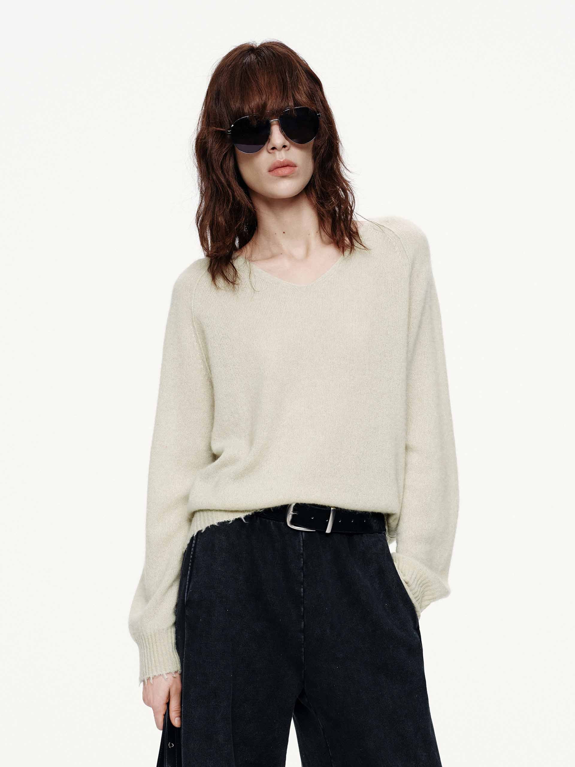 Raw Hem V-neck Sweater - Image 16