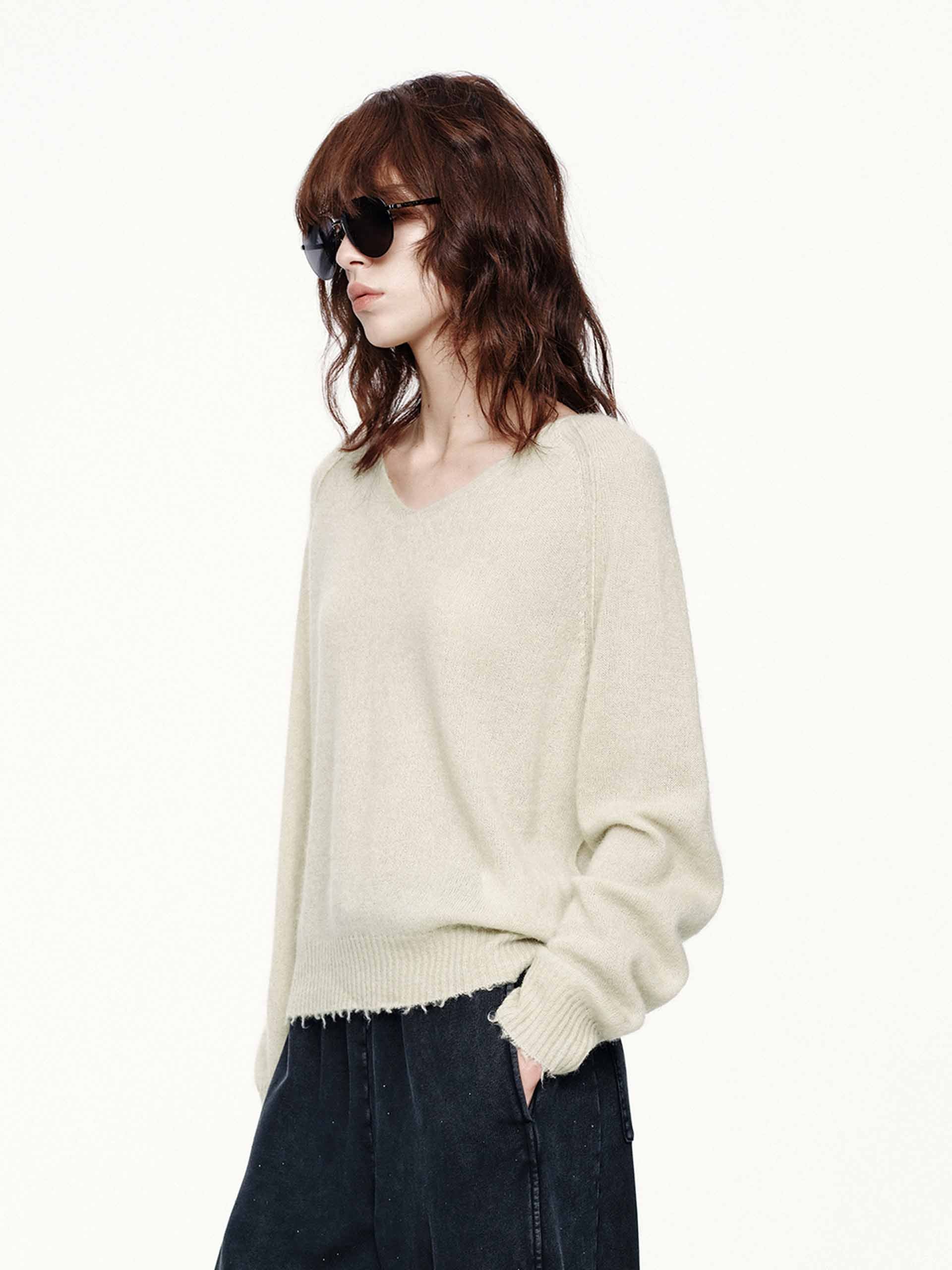 Raw Hem V-neck Sweater - Image 18