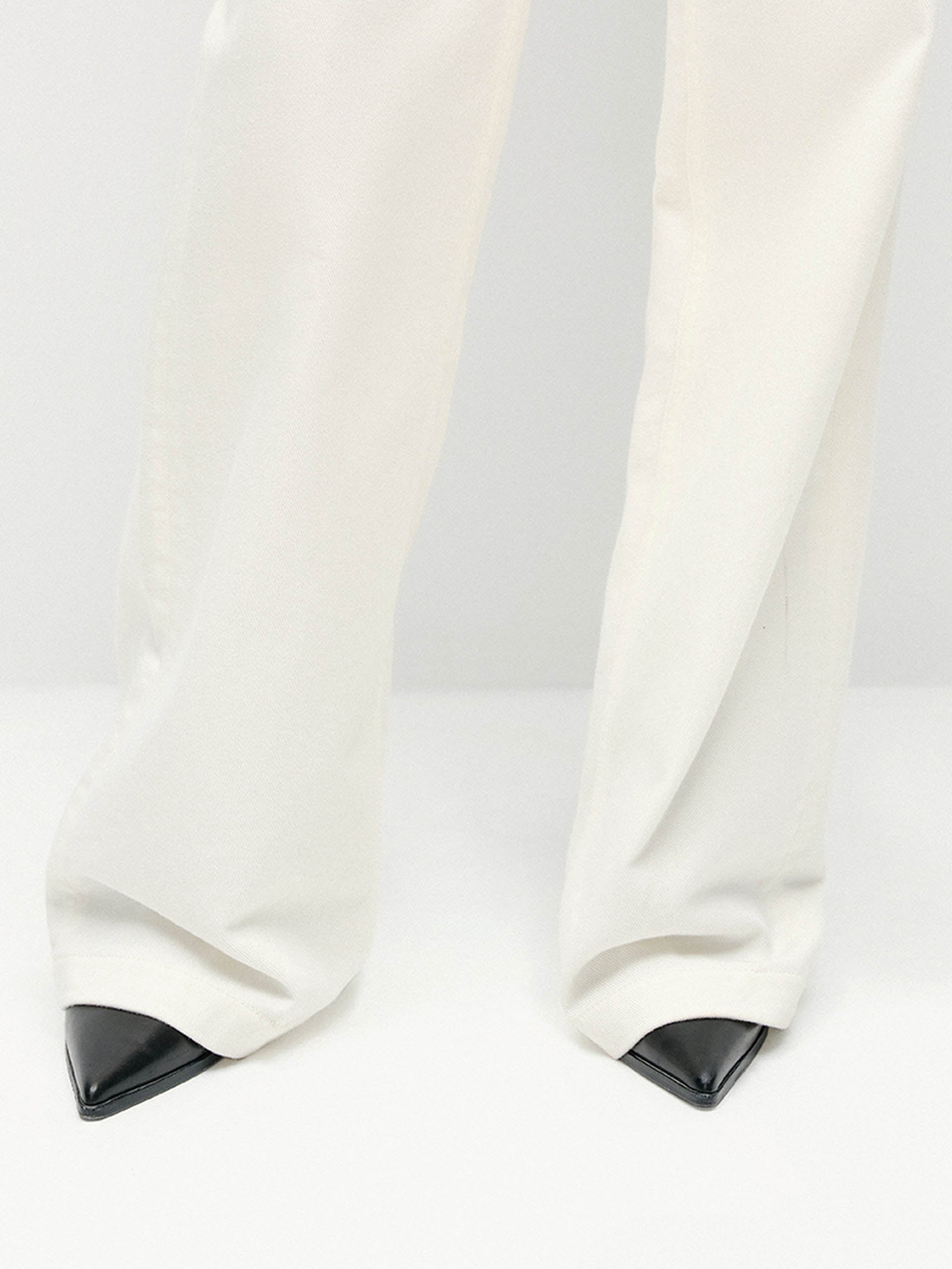 Relaxed White Straight Jeans - Image 6