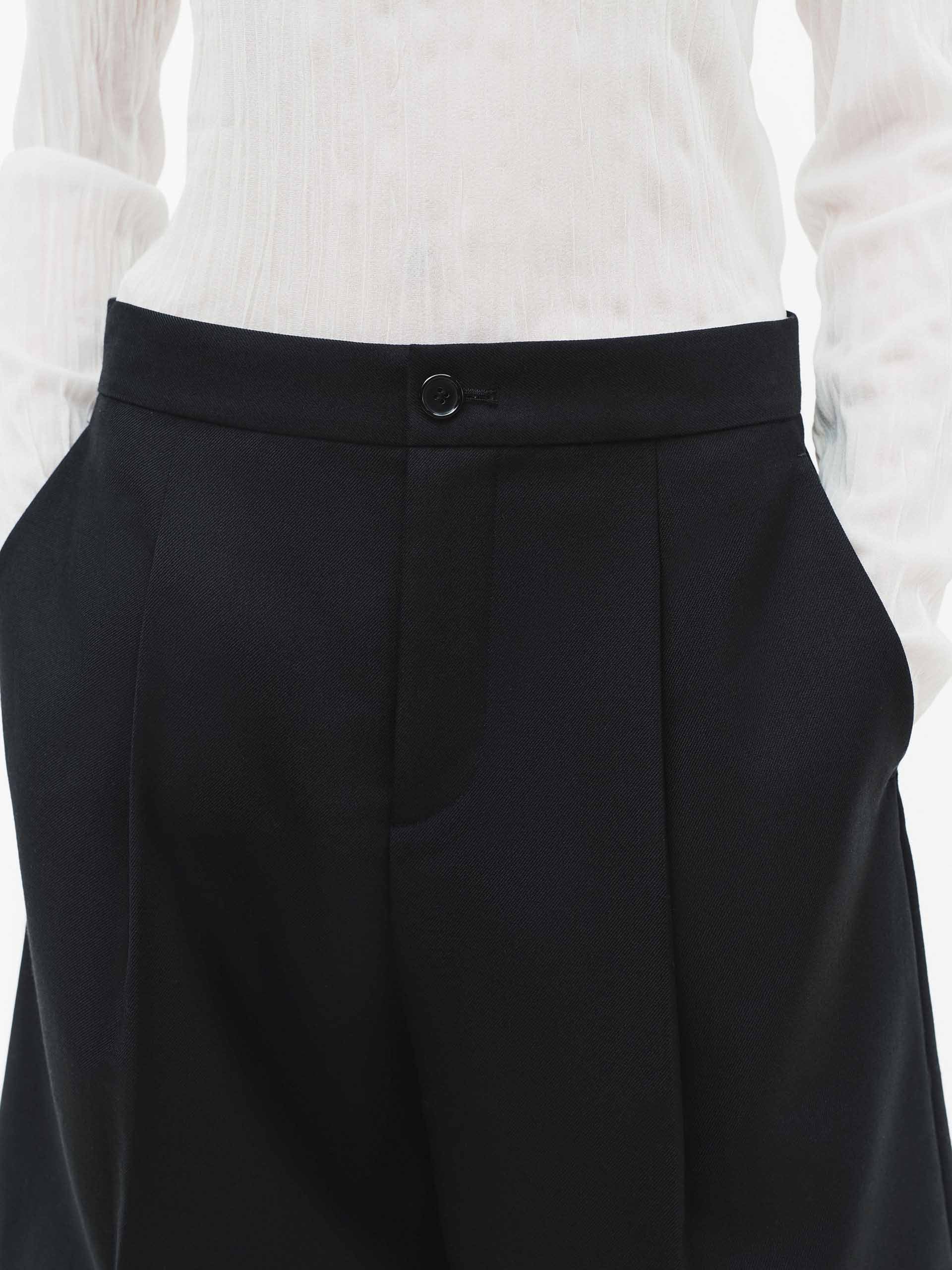 Side Pocket Pleated Shorts - Image 7
