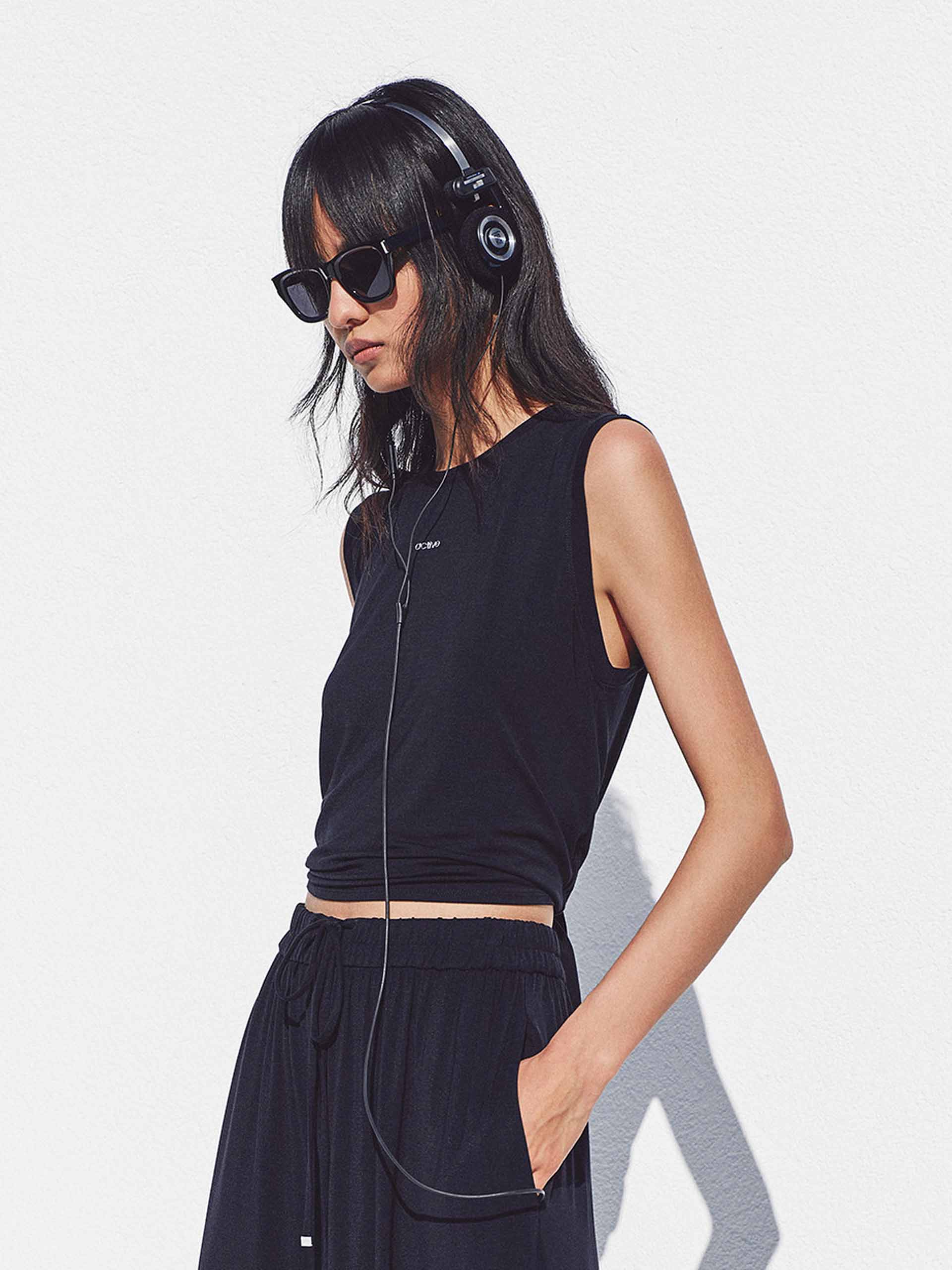 Sleeveless Back Tie Top - Image 16