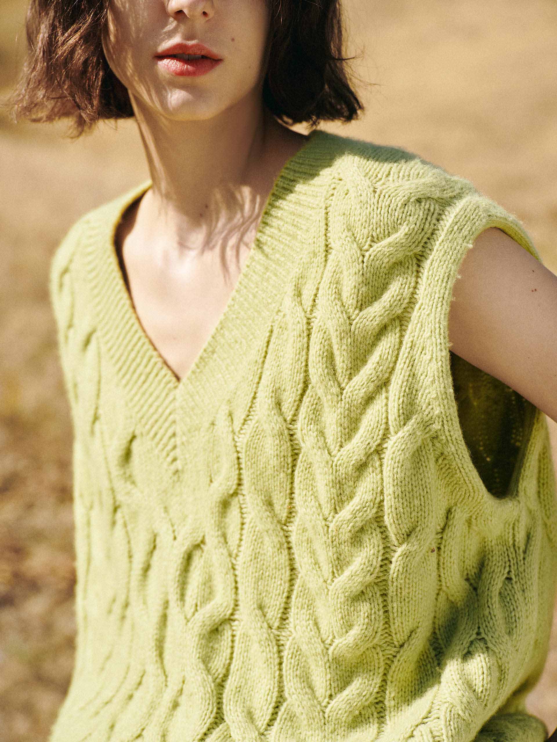 Sleeveless Cable Knitted Top - Image 12