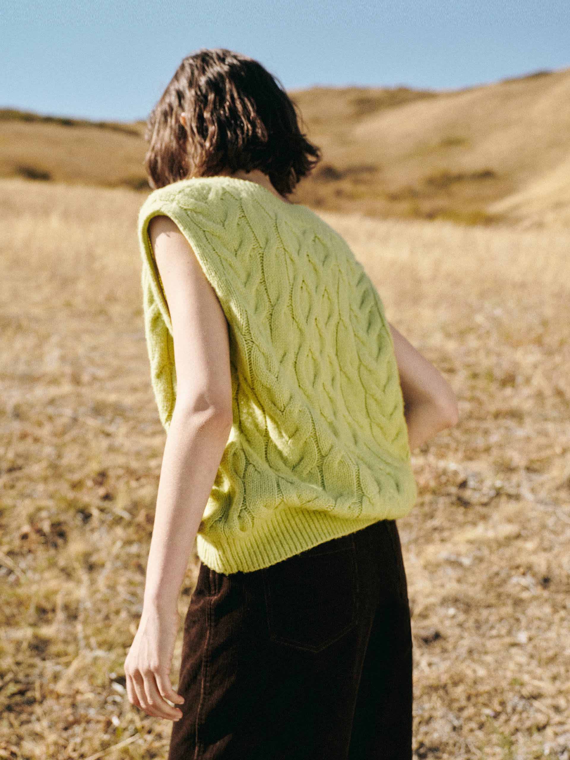 Sleeveless Cable Knitted Top - Image 13