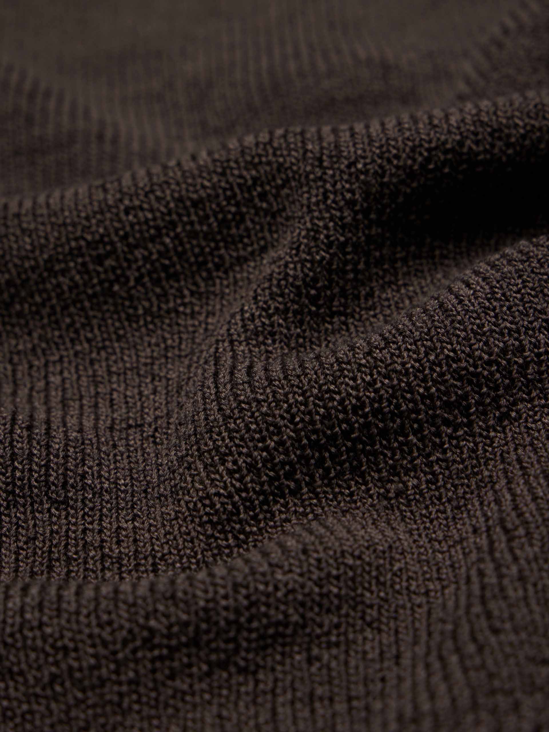 Sleeveless Detail Knit Top - Image 12