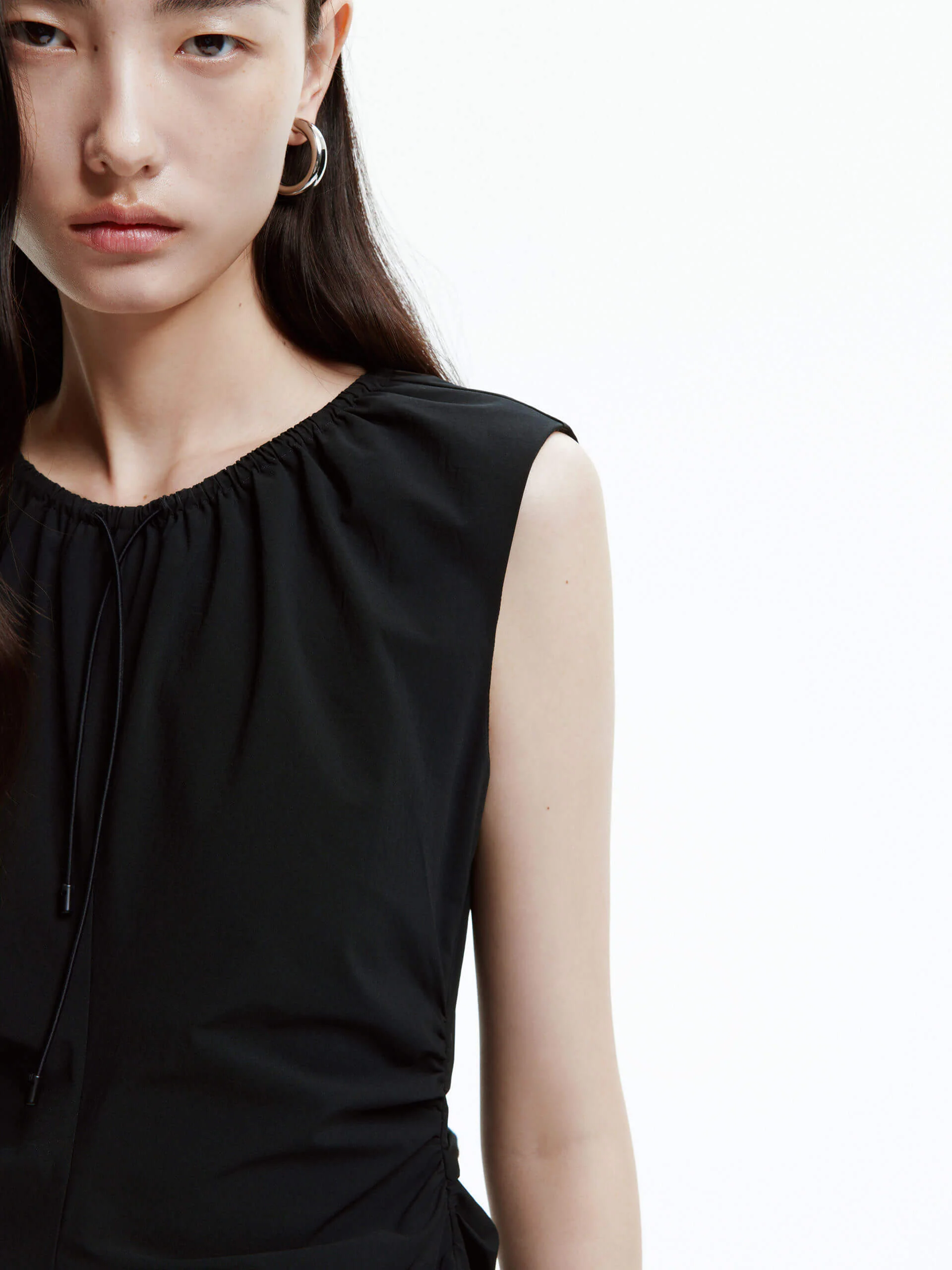 Sleeveless Pleated Detail Dress - Image 3