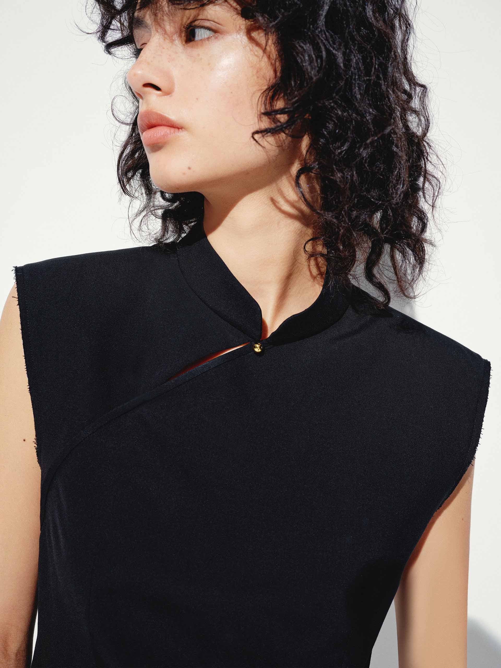 Sleeveless Stand Collar Blouse - Image 7