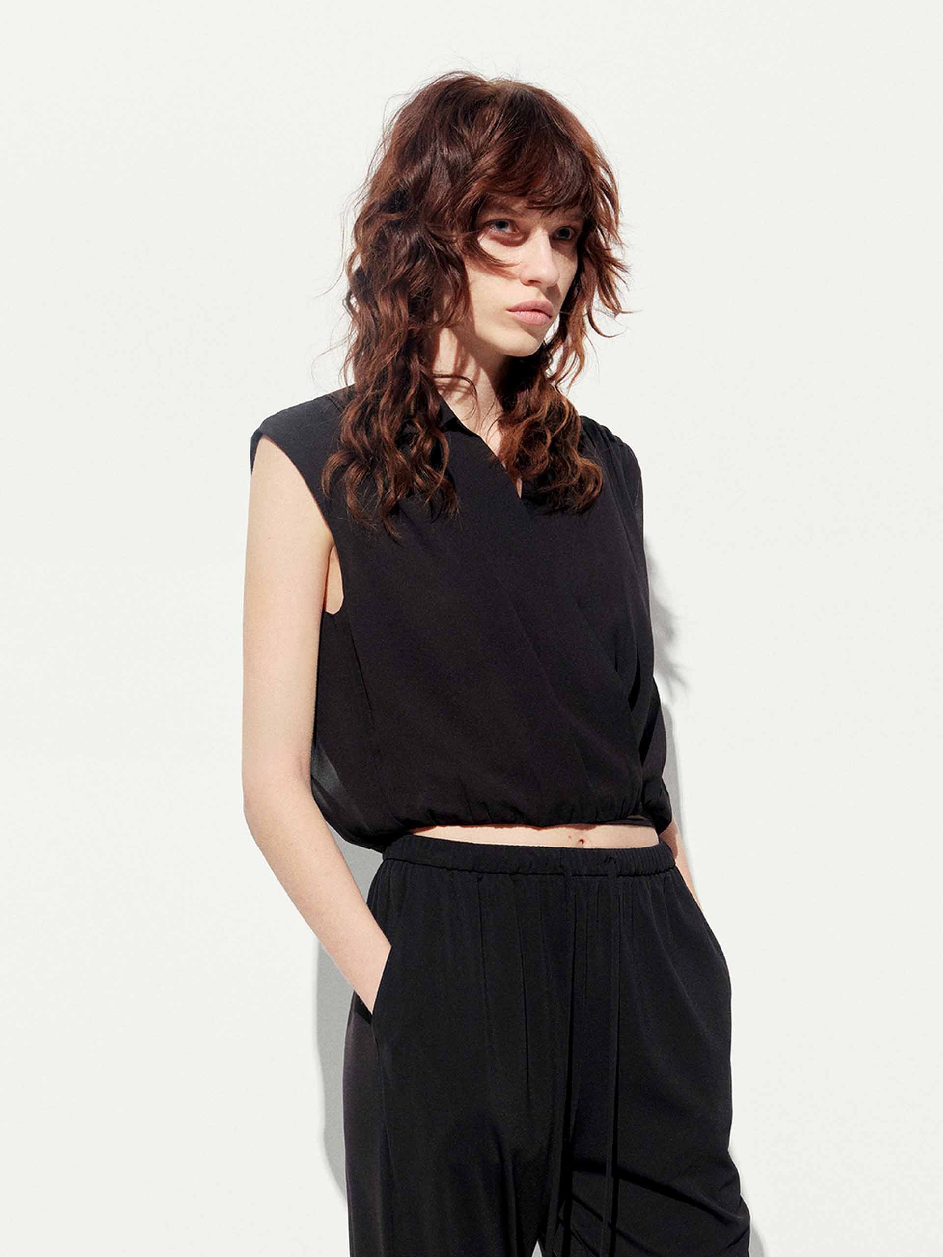 Sleeveless Tie Hem Blouse - Image 3