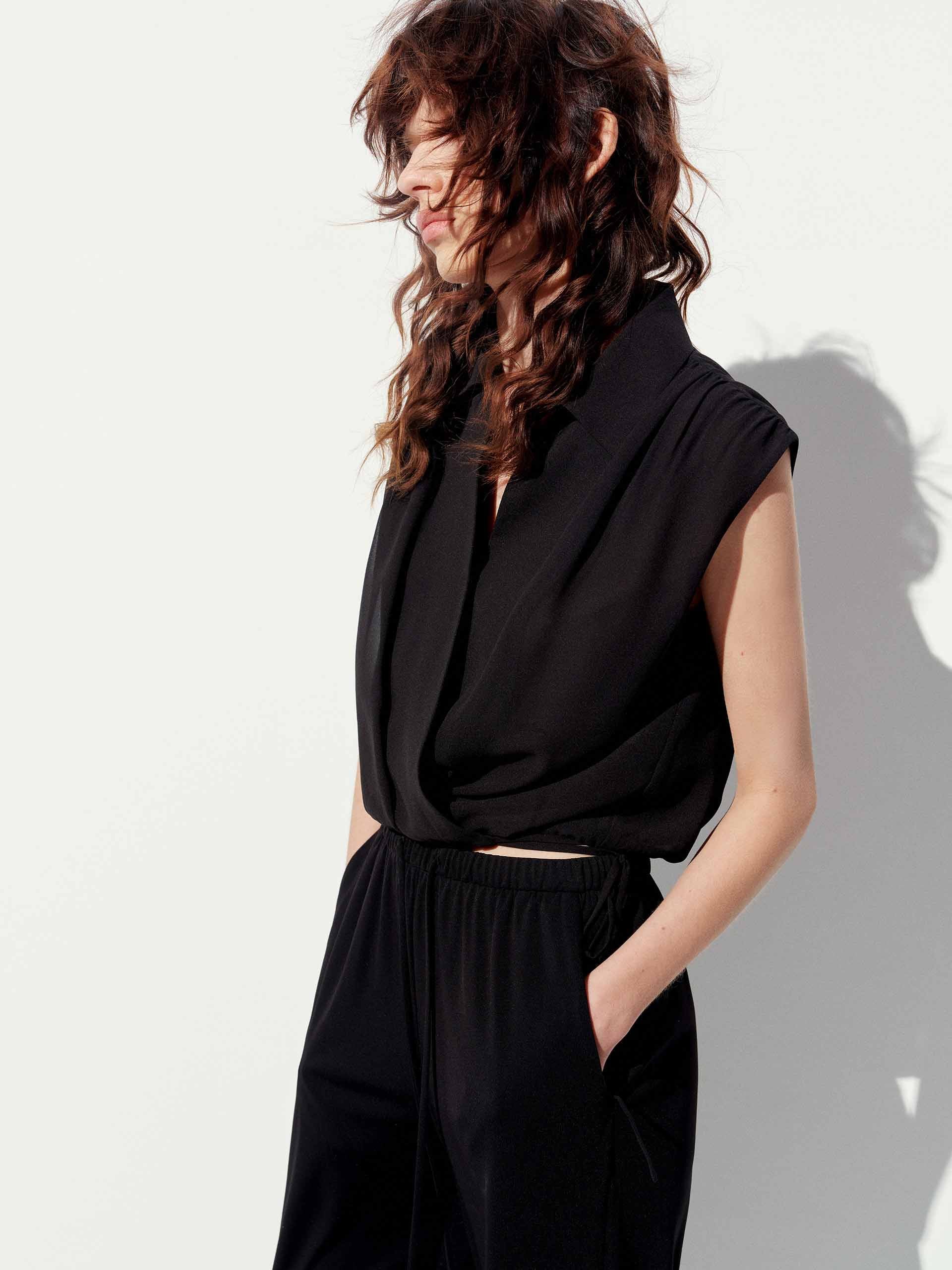 Sleeveless Tie Hem Blouse - Image 7
