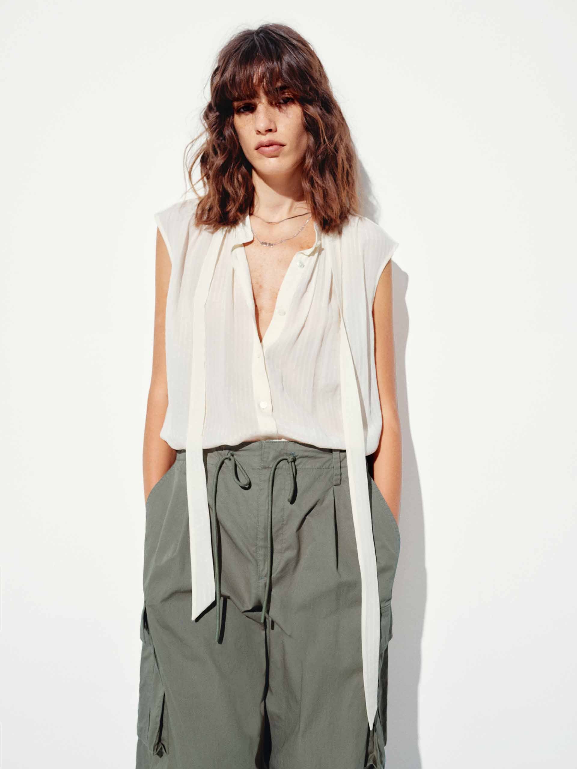 Tie Detail Sleeveless Blouse - Image 3