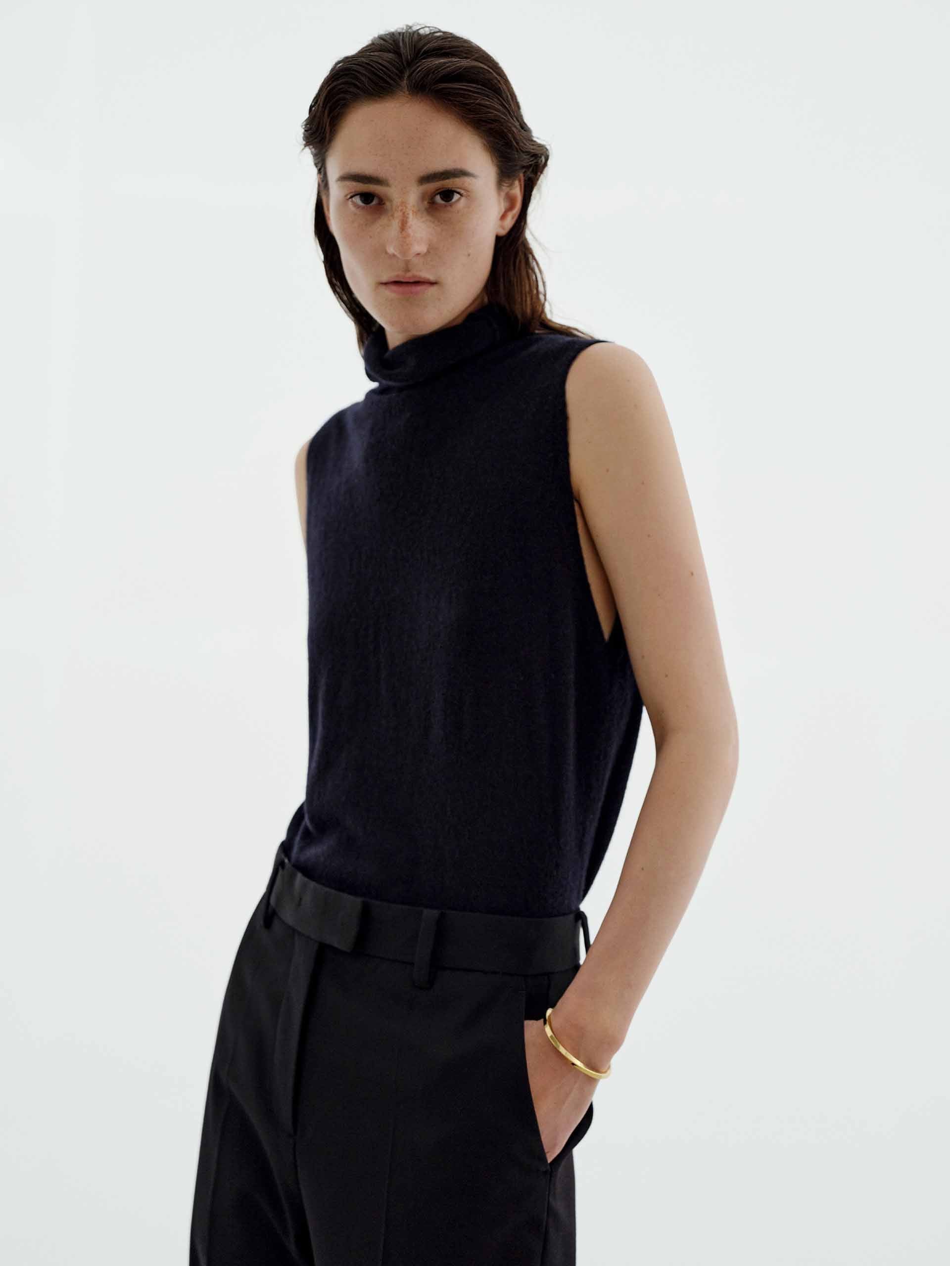 Turtleneck Sleeveless Sweater - Image 10