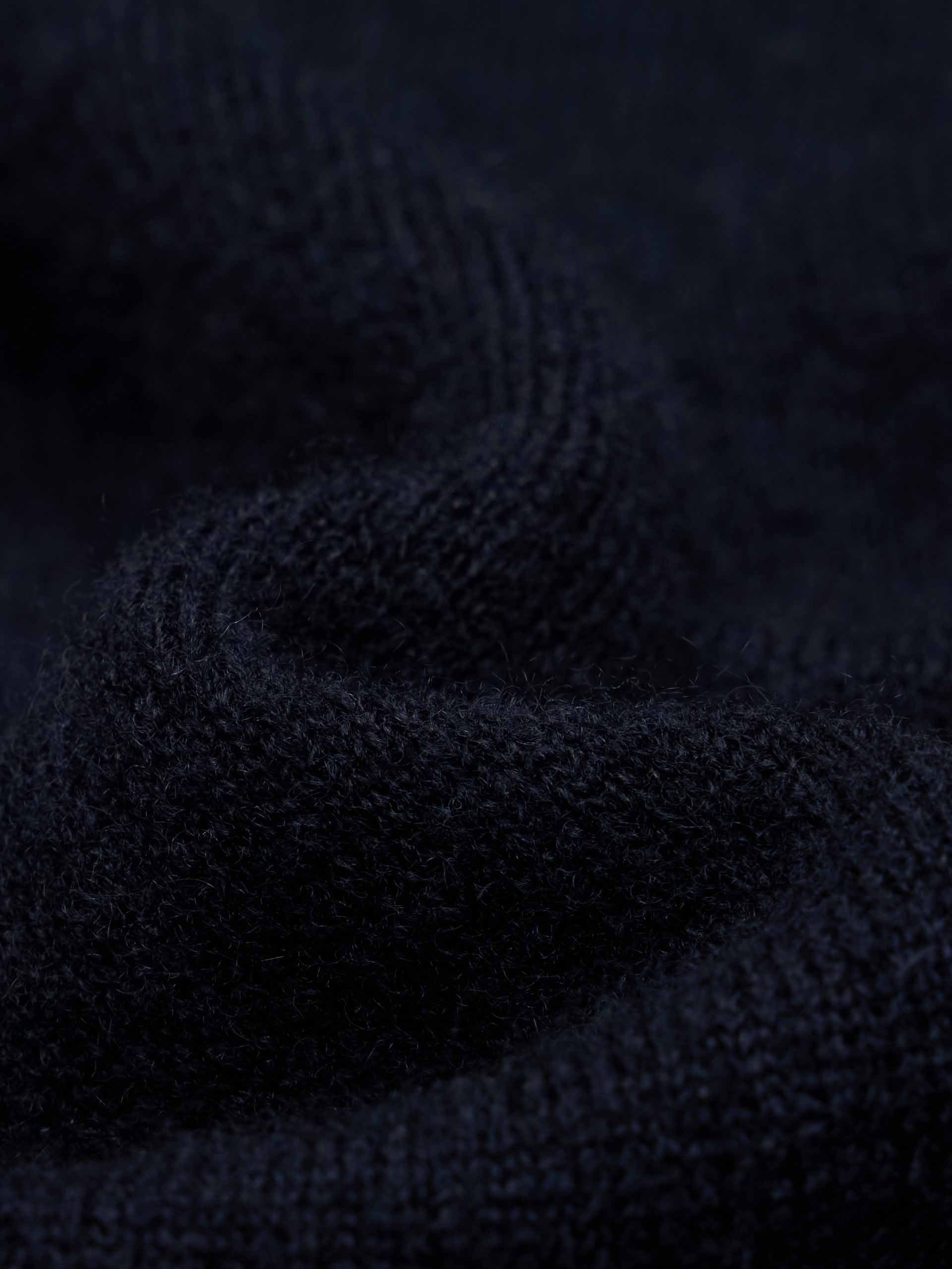 Turtleneck Sleeveless Sweater - Image 11