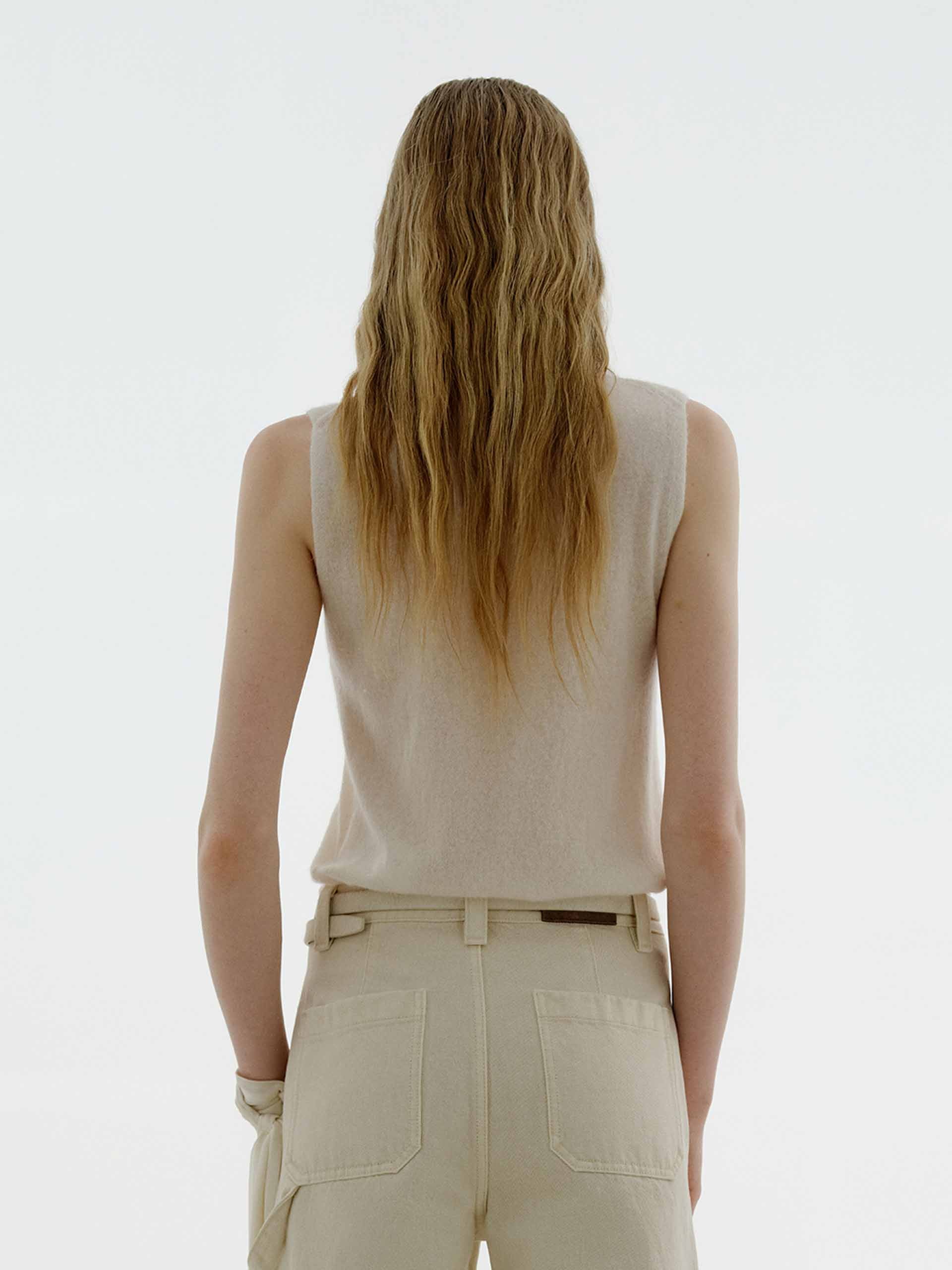 Turtleneck Sleeveless Sweater - Image 17