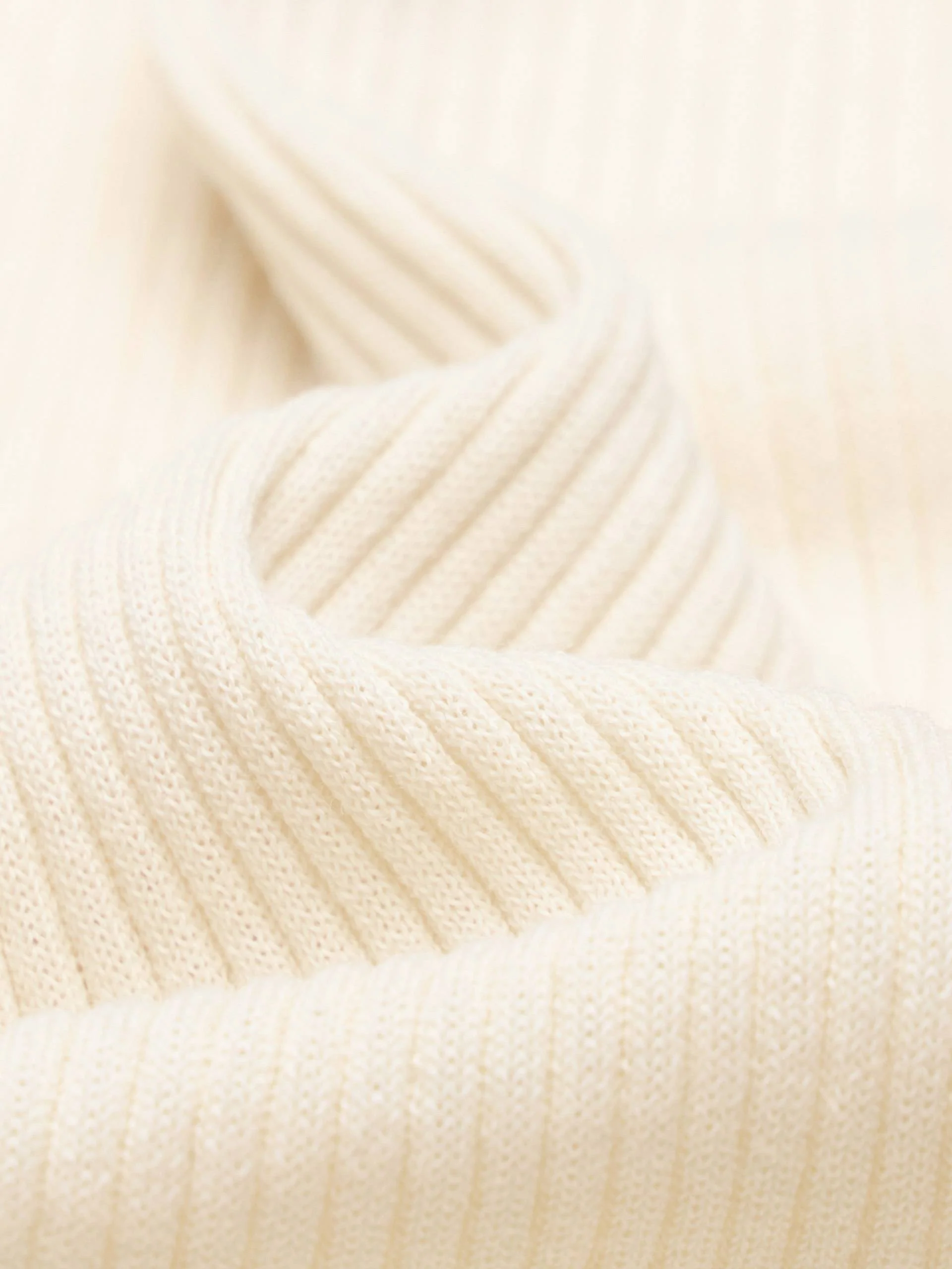 U-neck Contrast Tank - Image 4