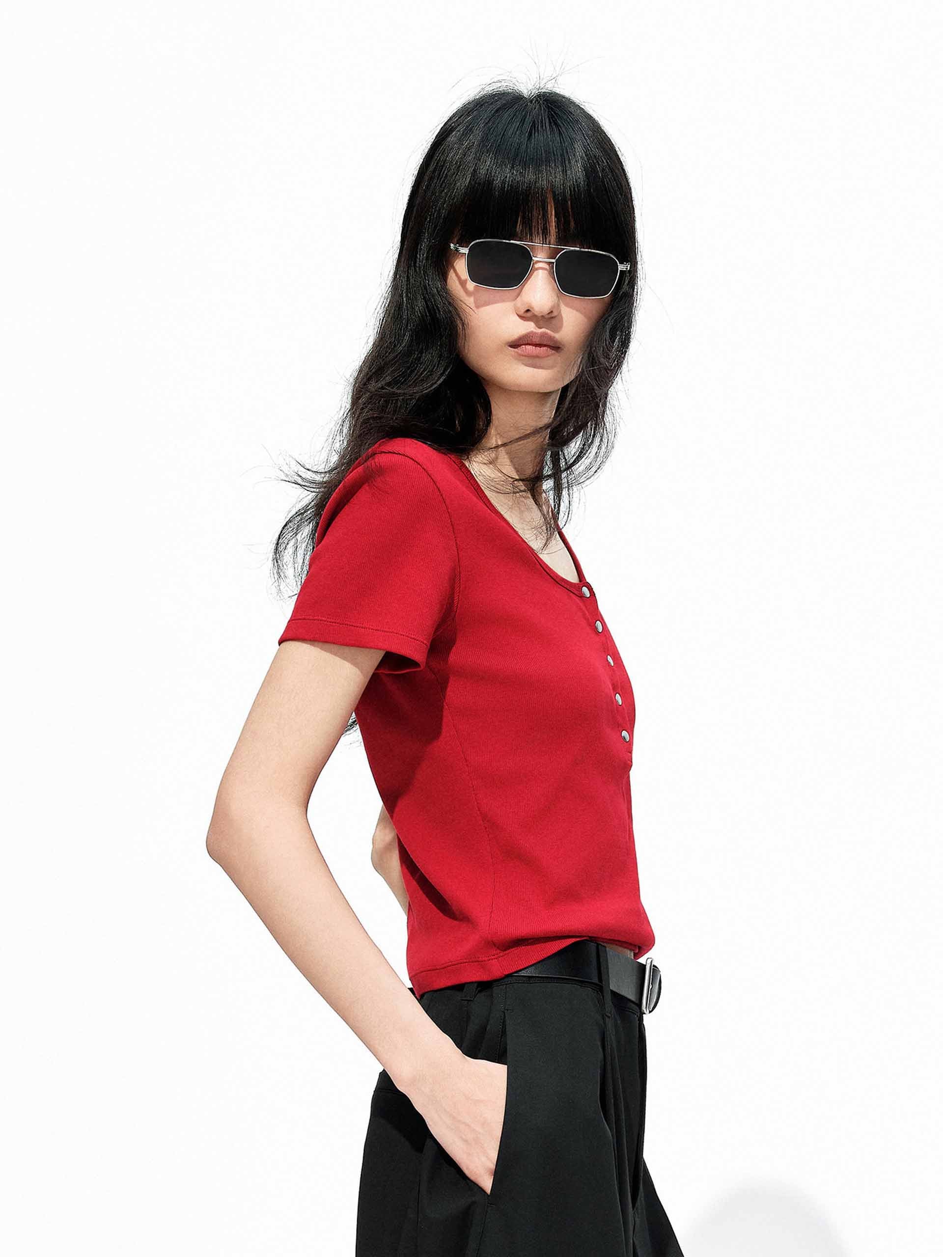 U-Neck Metal Buttons T-Shirt - Image 11