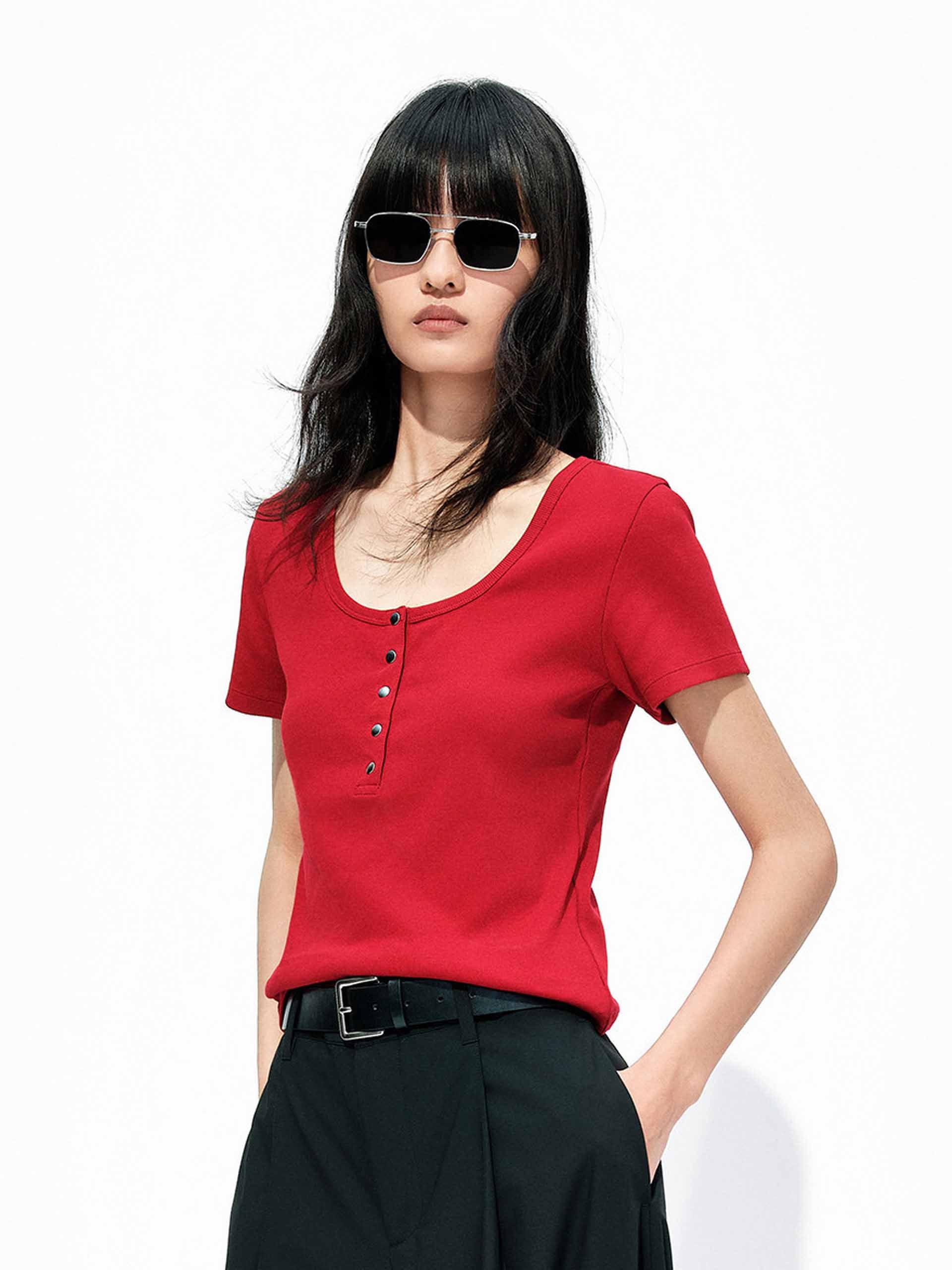 U-Neck Metal Buttons T-Shirt - Image 15