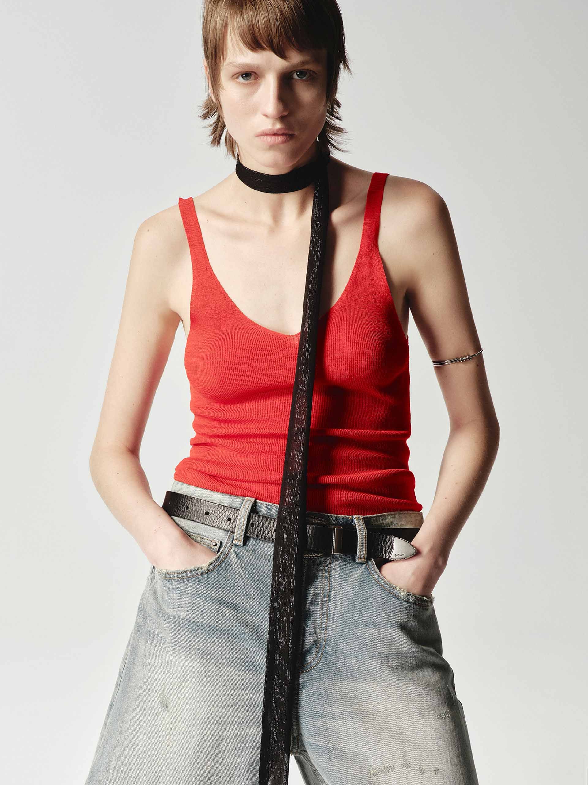 U-neck Slim Tank Top - Image 3
