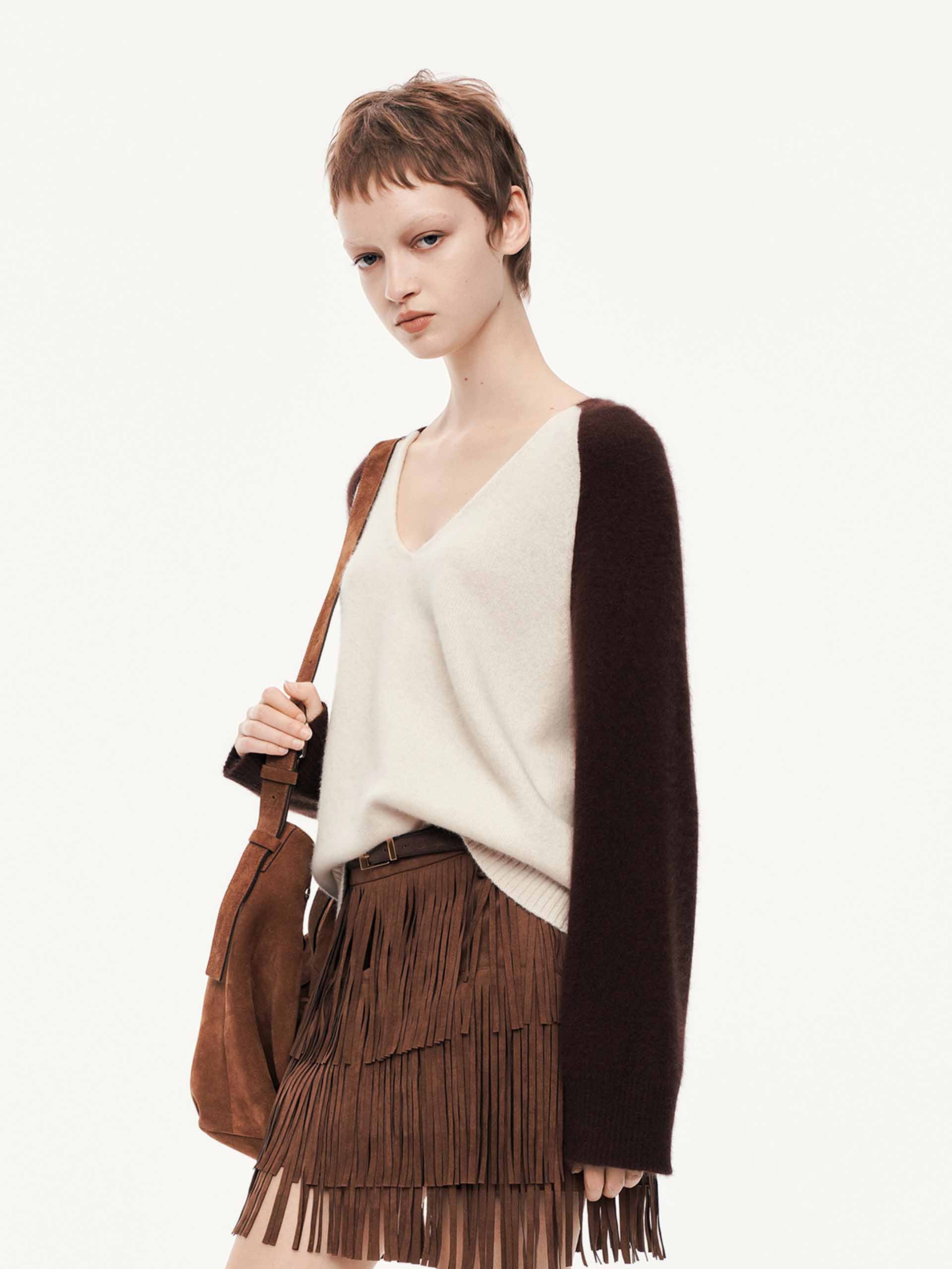 V-neck Contrast Sweater - Image 8