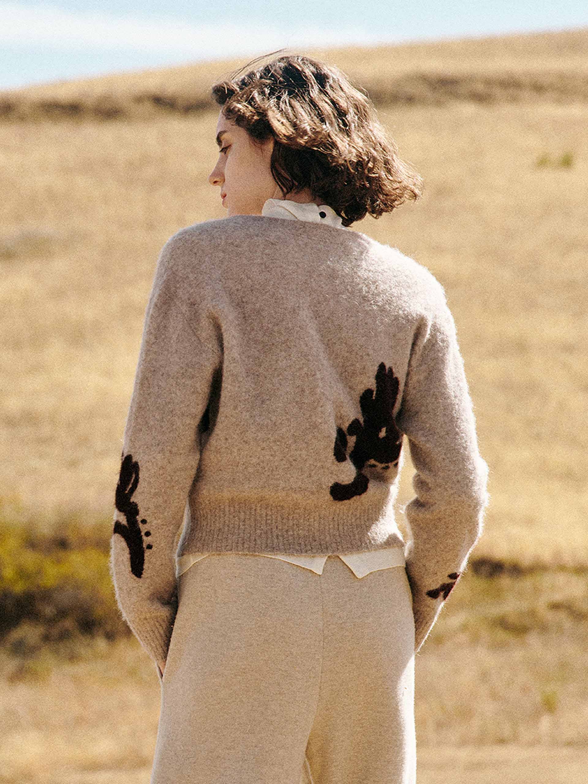 V-neck Cropped Cardigan - Image 3